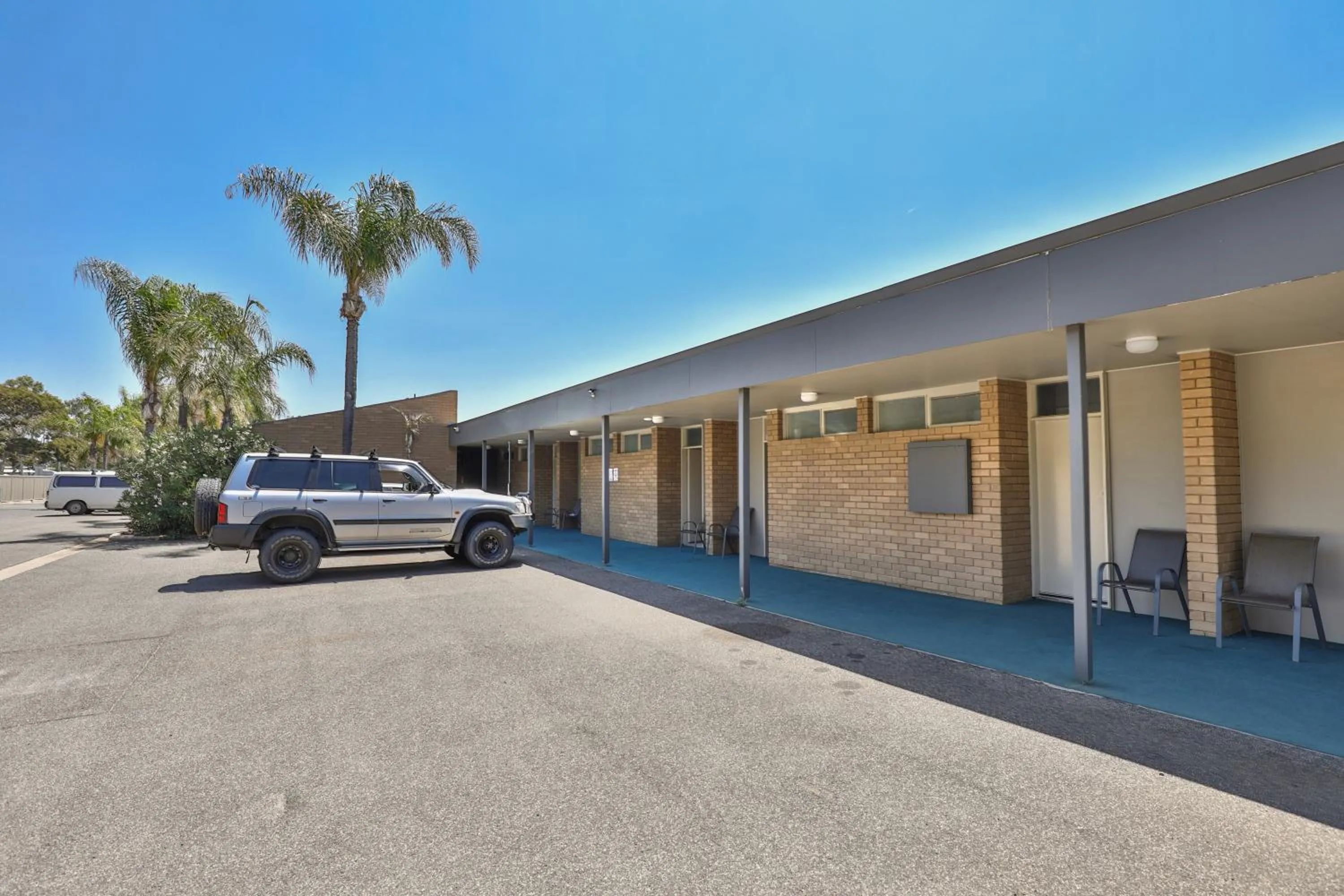 Property building in Cottonwood Motor Inn