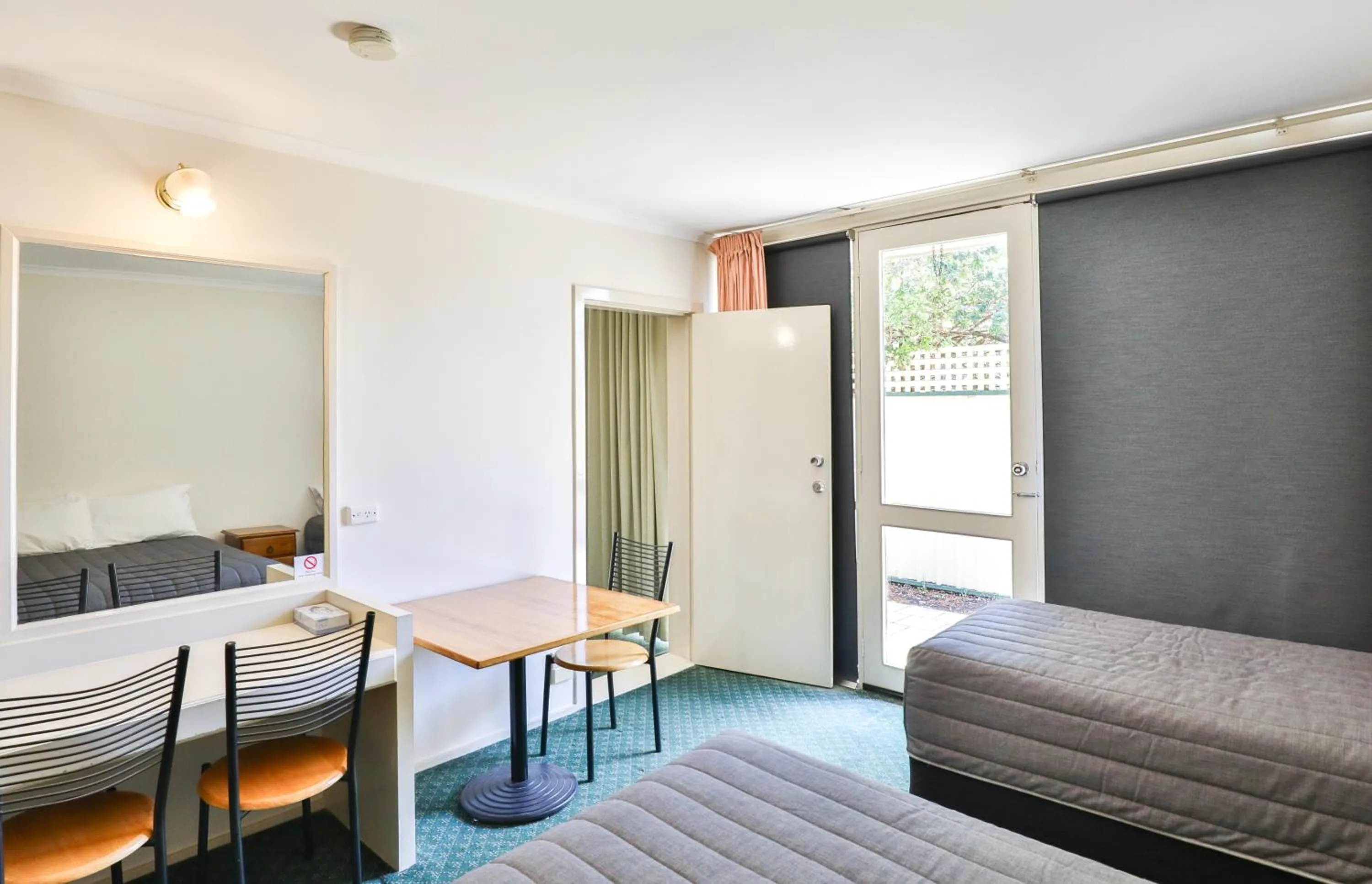 Bedroom, Bed in Cottonwood Motor Inn