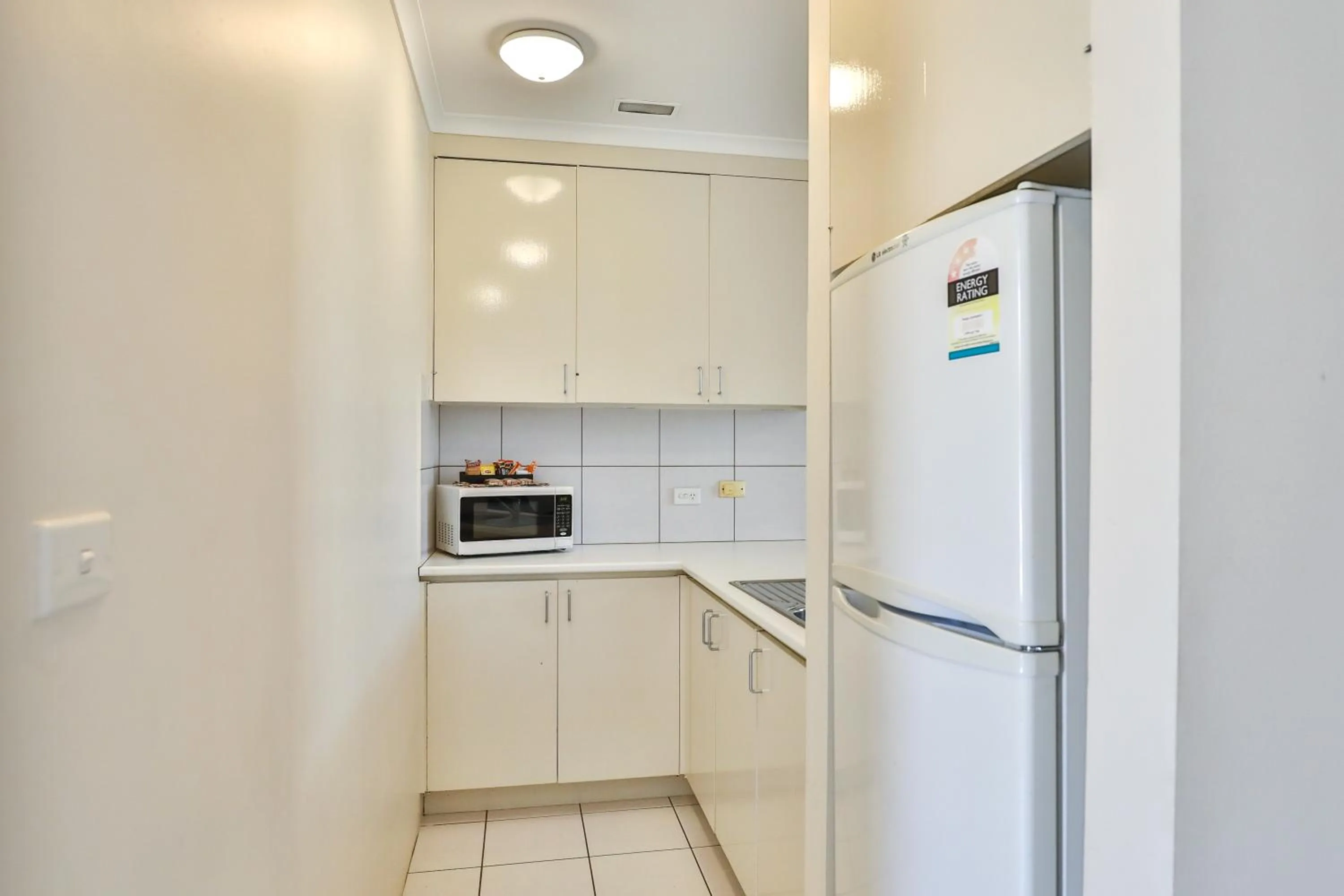 Kitchen or kitchenette in Cottonwood Motor Inn
