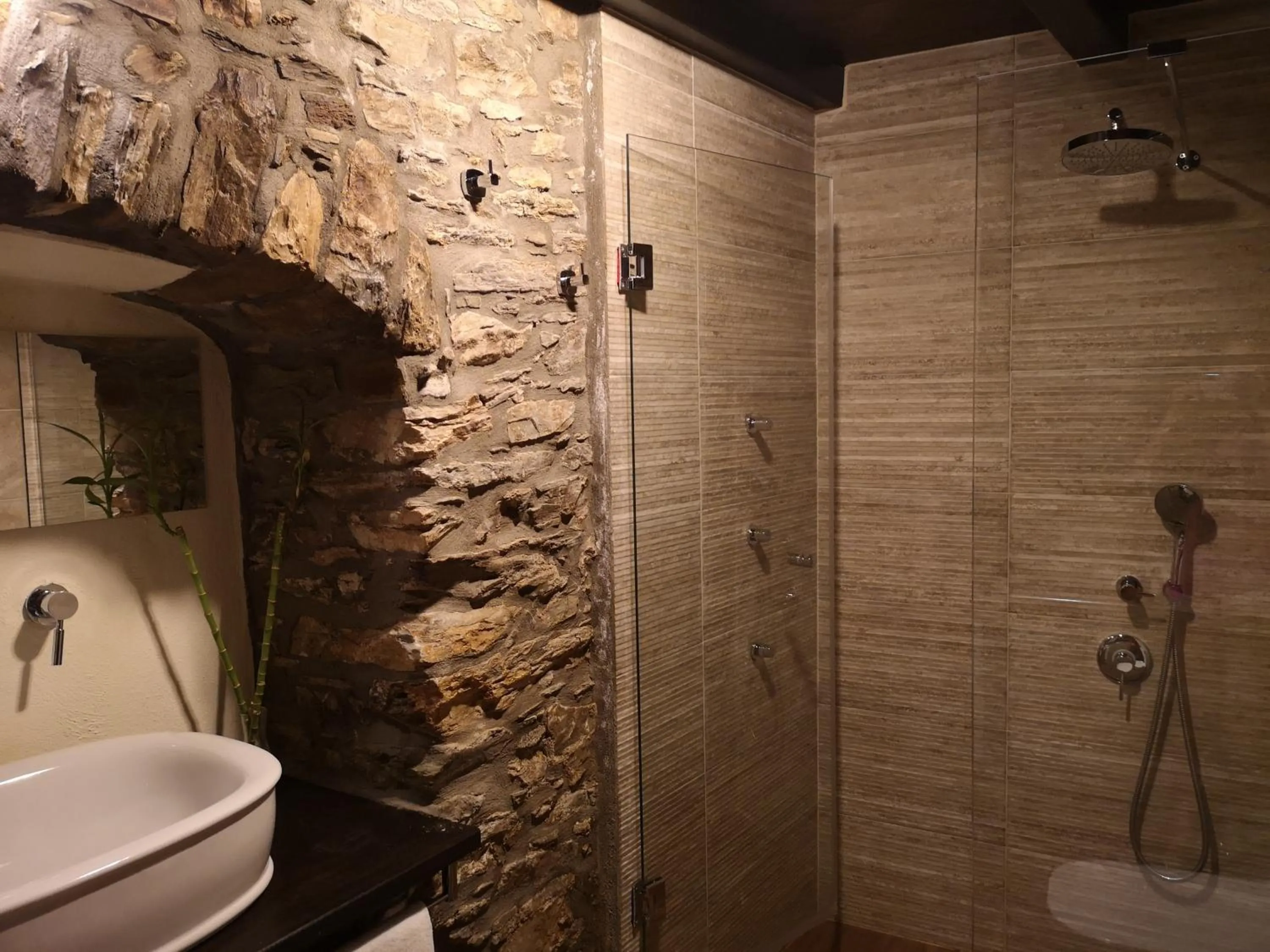 Bathroom in 1822 Makrinitsa Suites