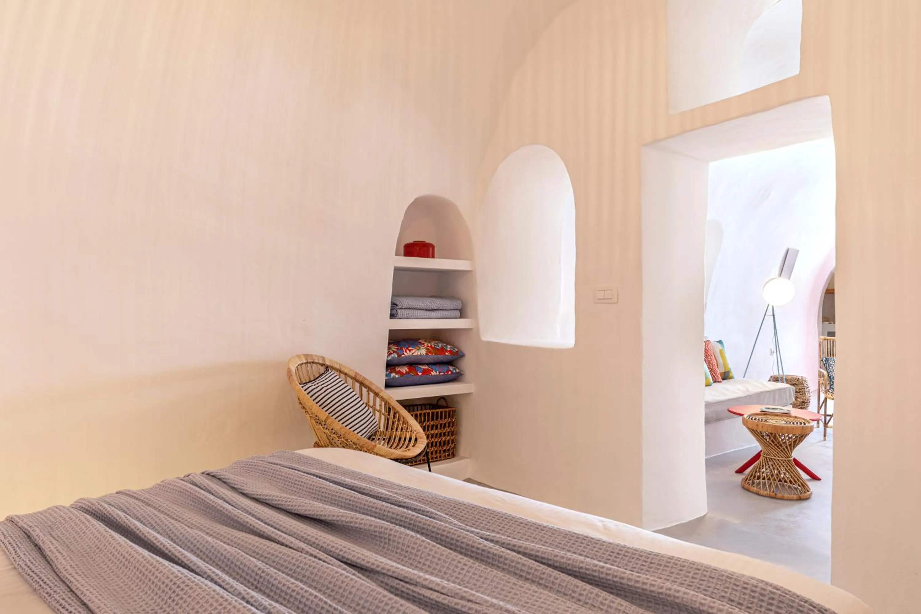 Bedroom, Bed in White Cave by Caldera Houses