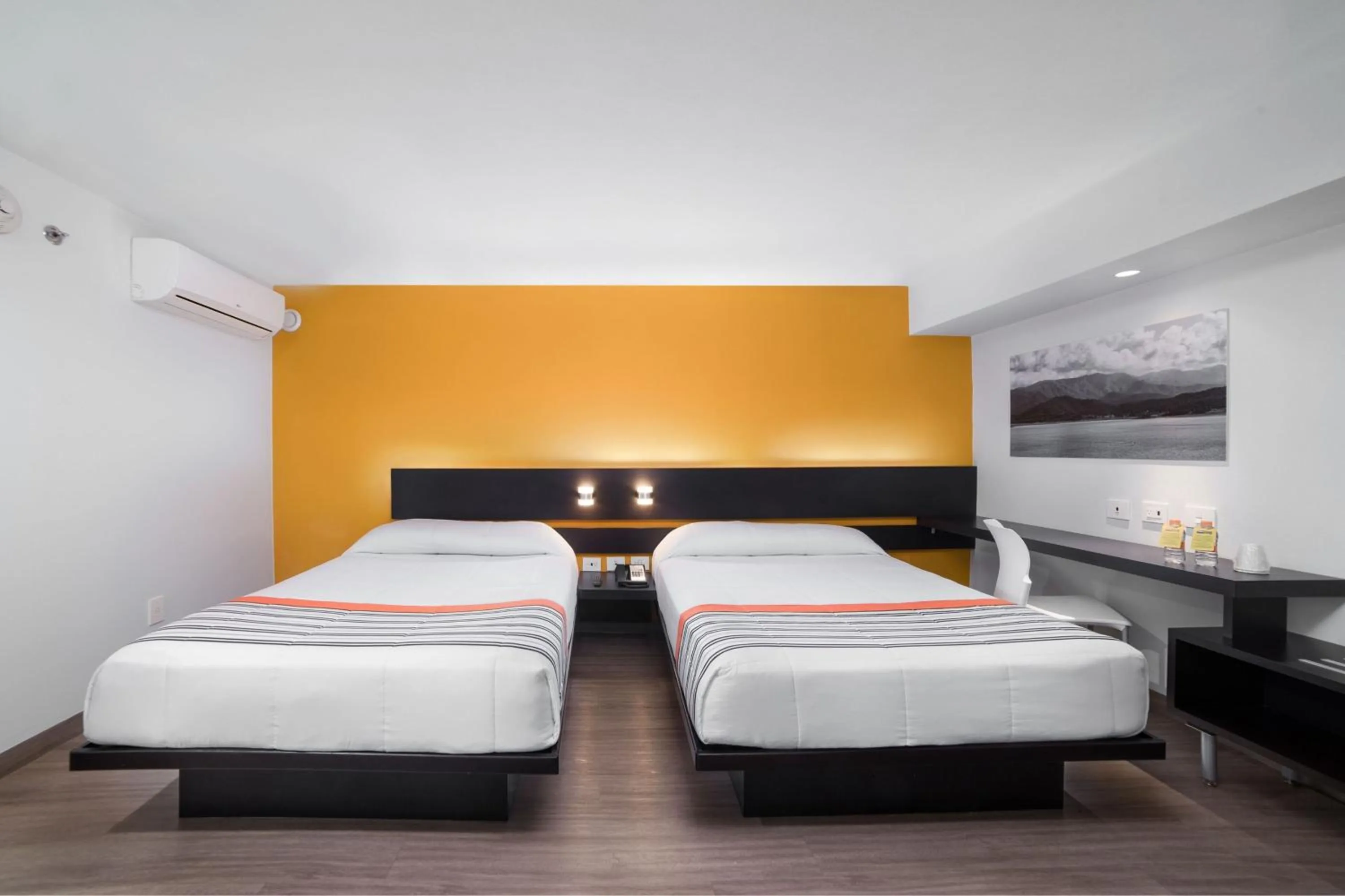 Photo of the whole room, Bed in City Express Junior by Marriott Ciudad de México Sullivan