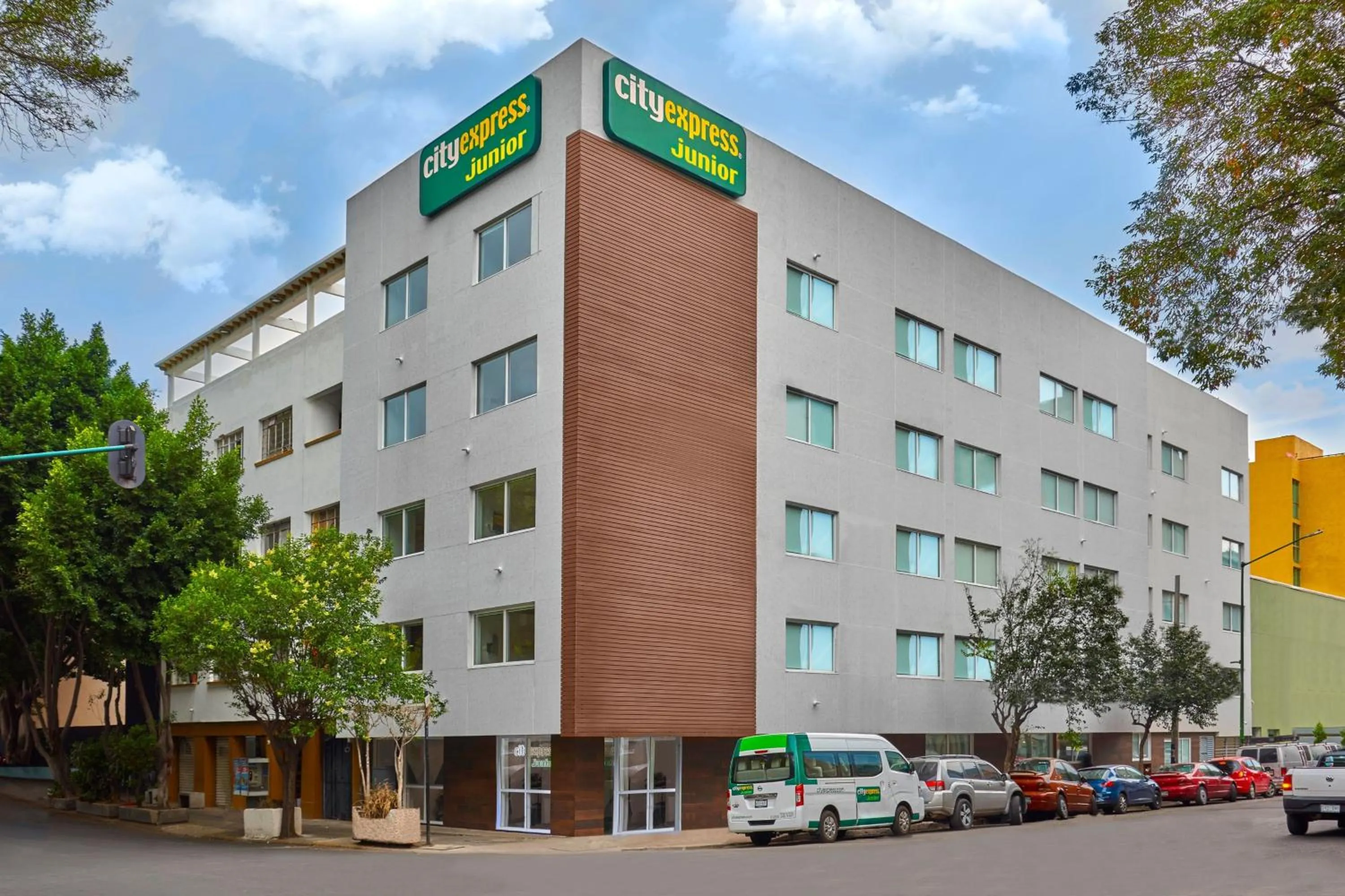 Property building in City Express Junior by Marriott Ciudad de México Sullivan