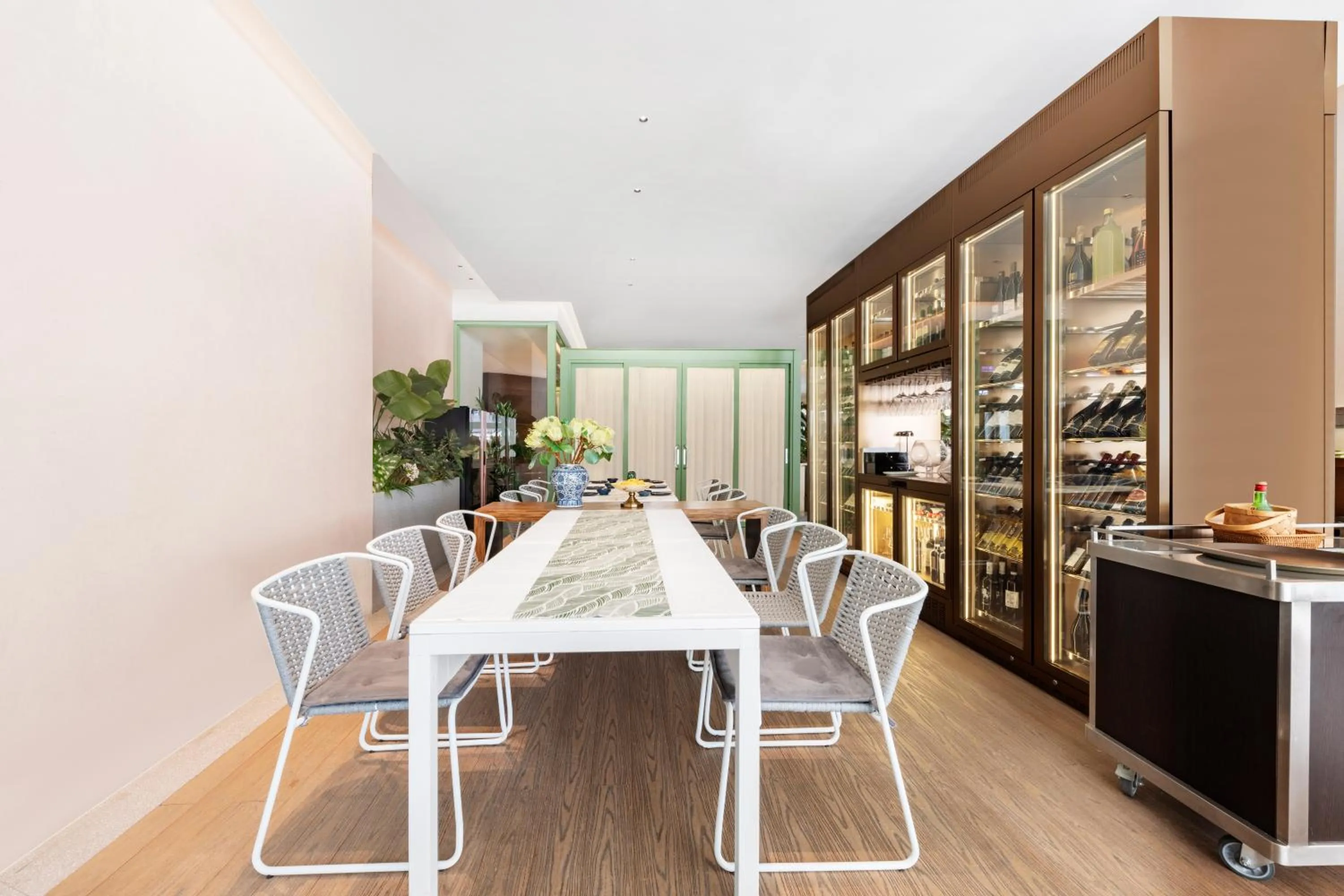 Restaurant/places to eat in Vanburgh Hotel - Free shuttle bus transfer during Canton Fair