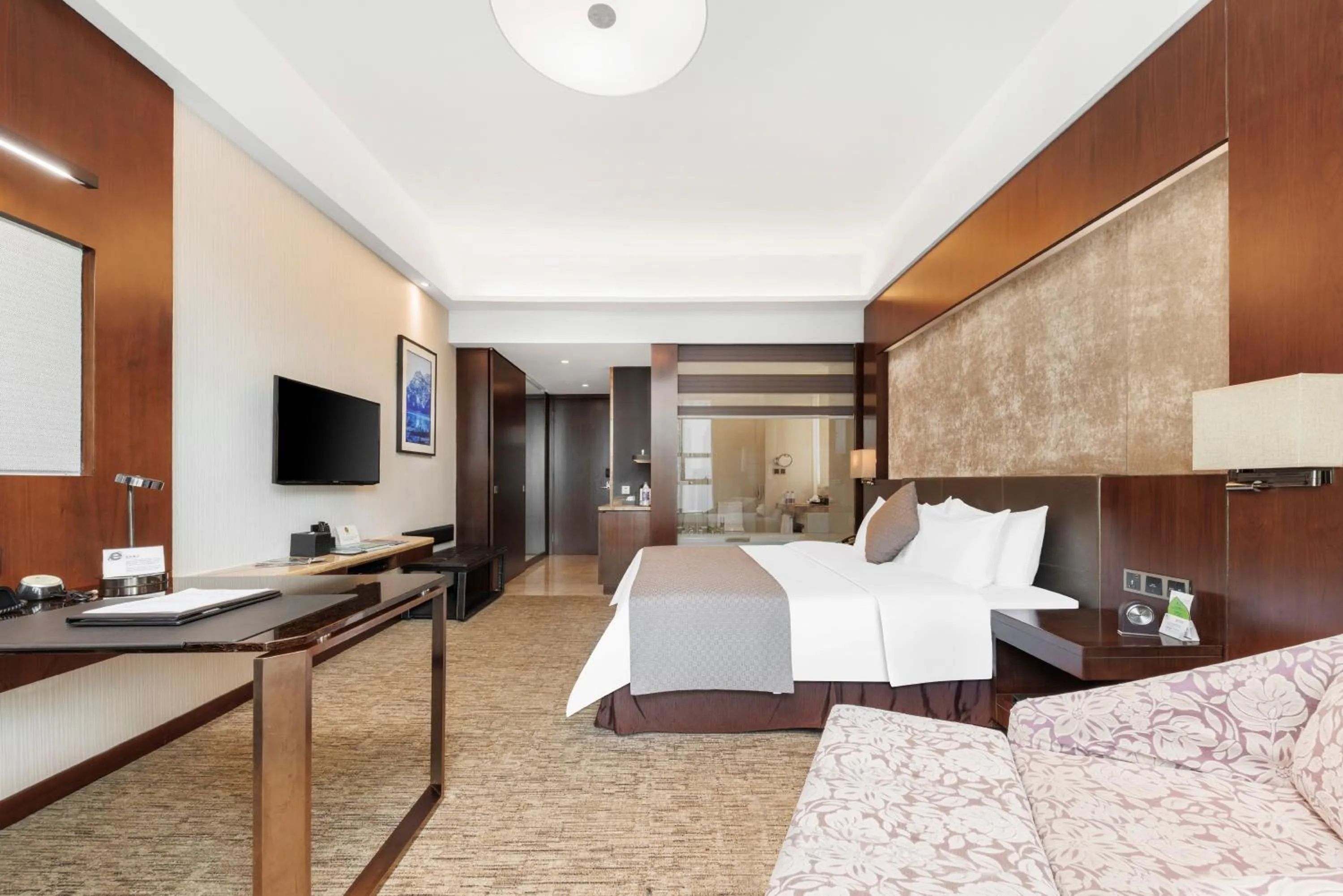 Business King Room in Vanburgh Hotel - Free shuttle bus transfer during Canton Fair