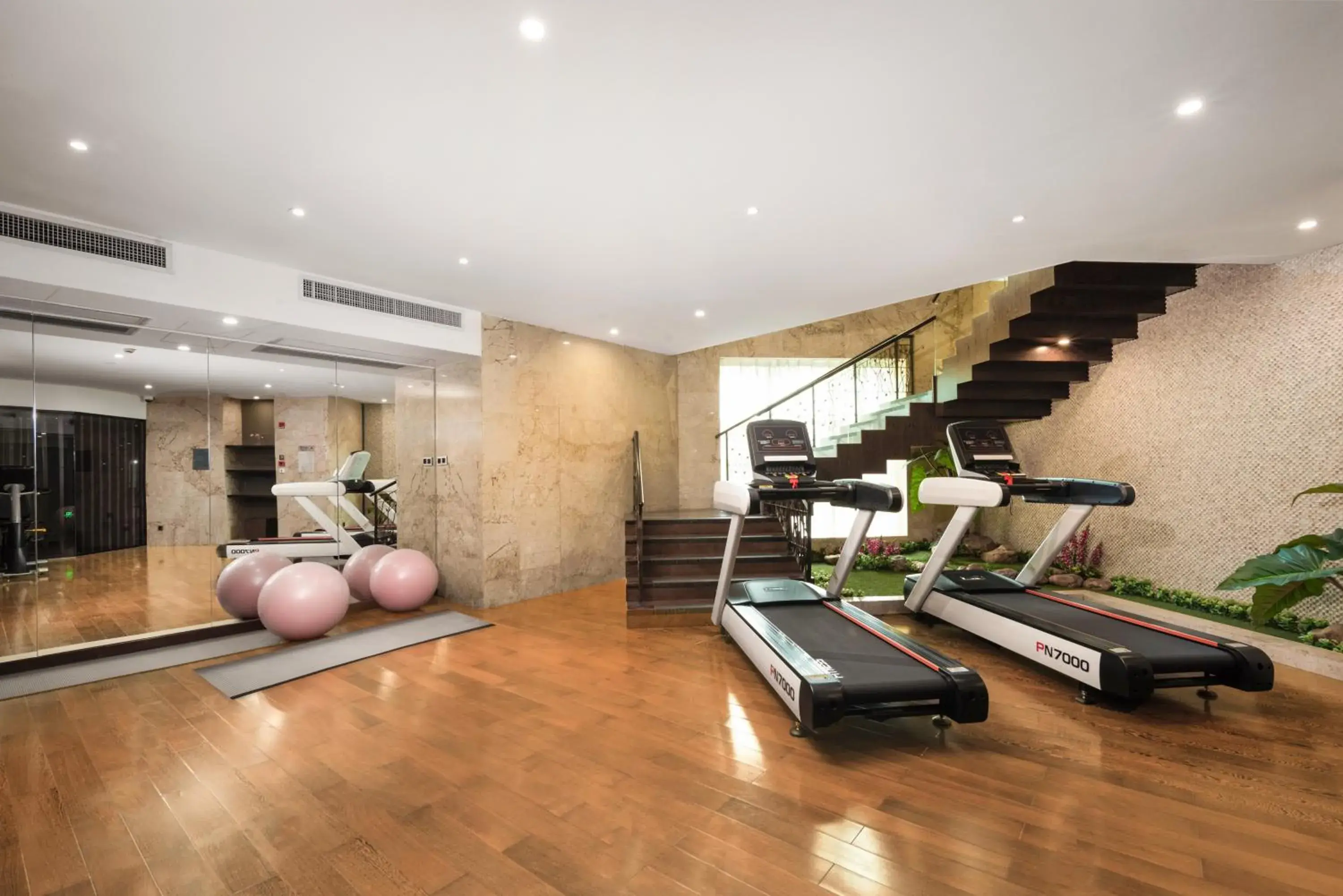 Fitness centre/facilities in Vanburgh Hotel Guangzhou Fitness centre/facilities in Vanburgh Hotel Guangzhou