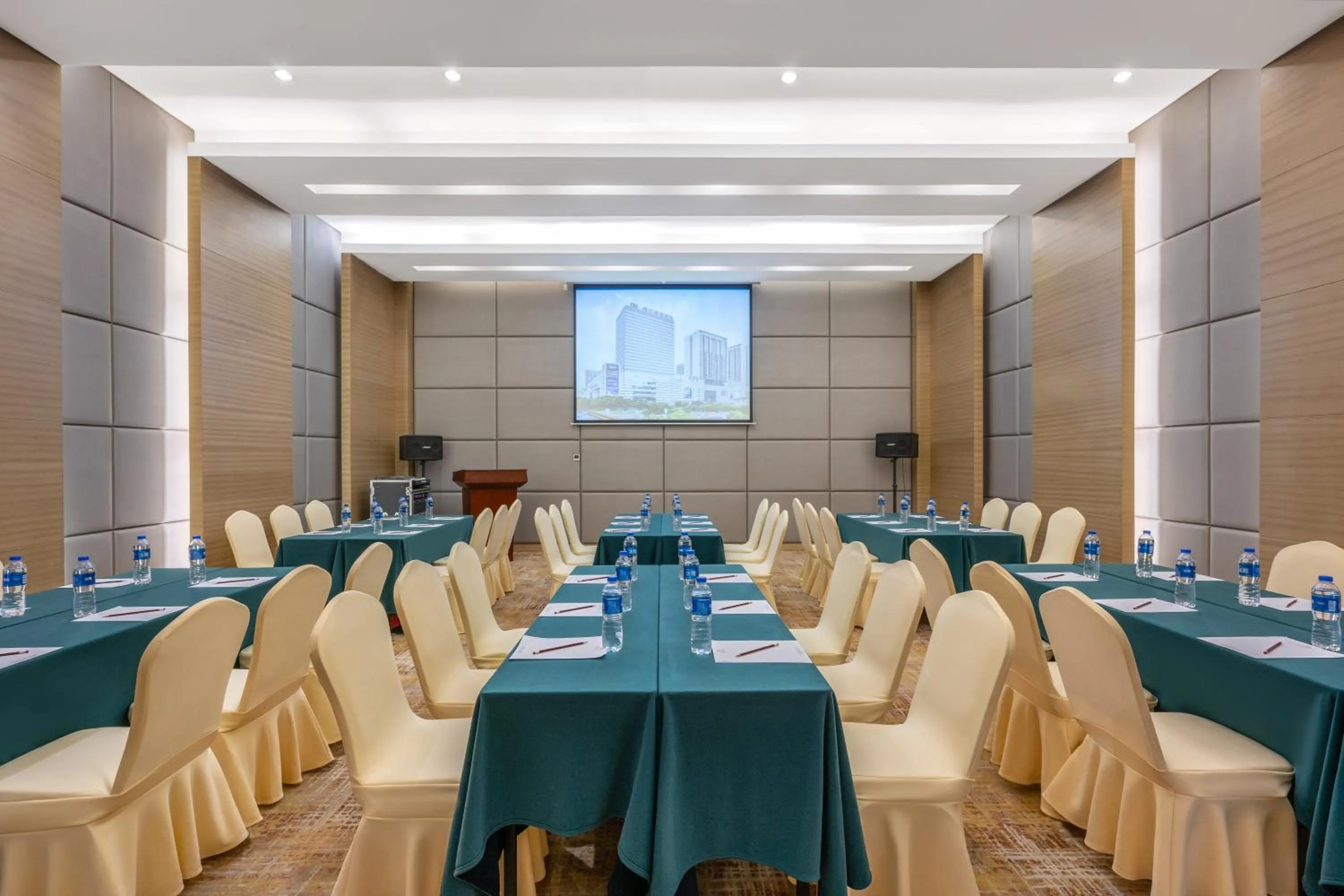 Meeting/conference room in Pearl River International Hotel（International Textile City）