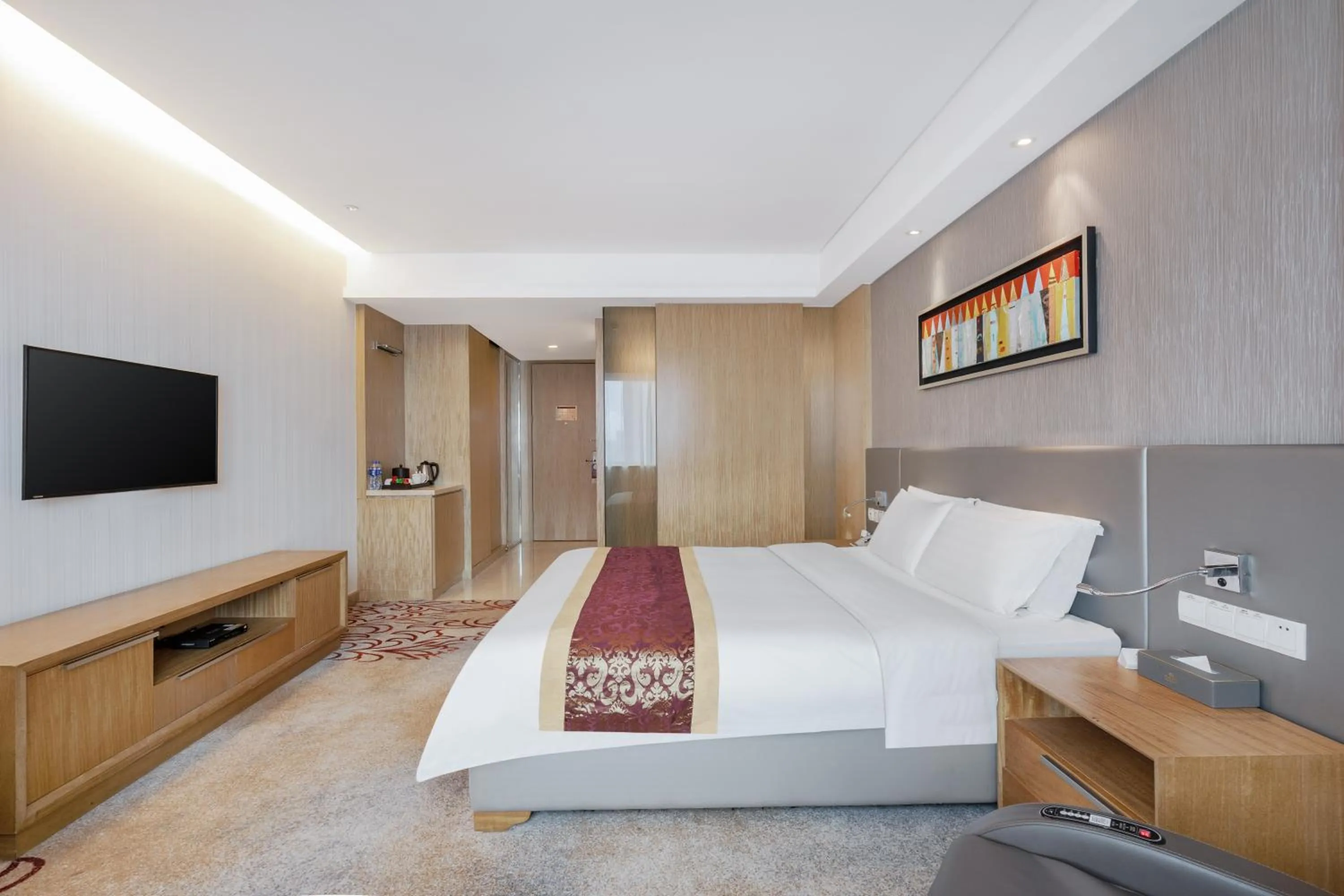Bedroom, Bed in Pearl River International Hotel（International Textile City）