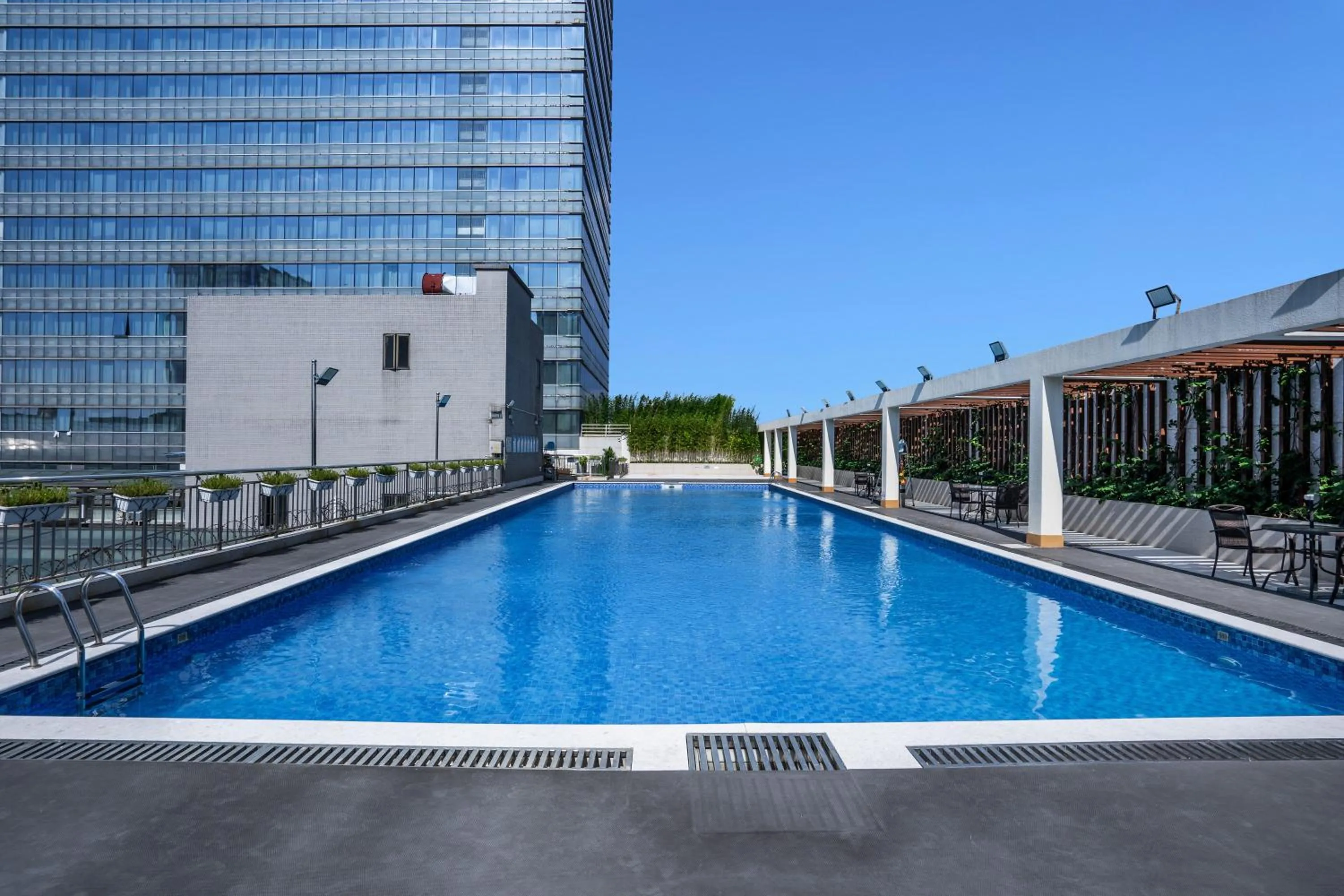 Swimming Pool in Pearl River International Hotel（International Textile City）