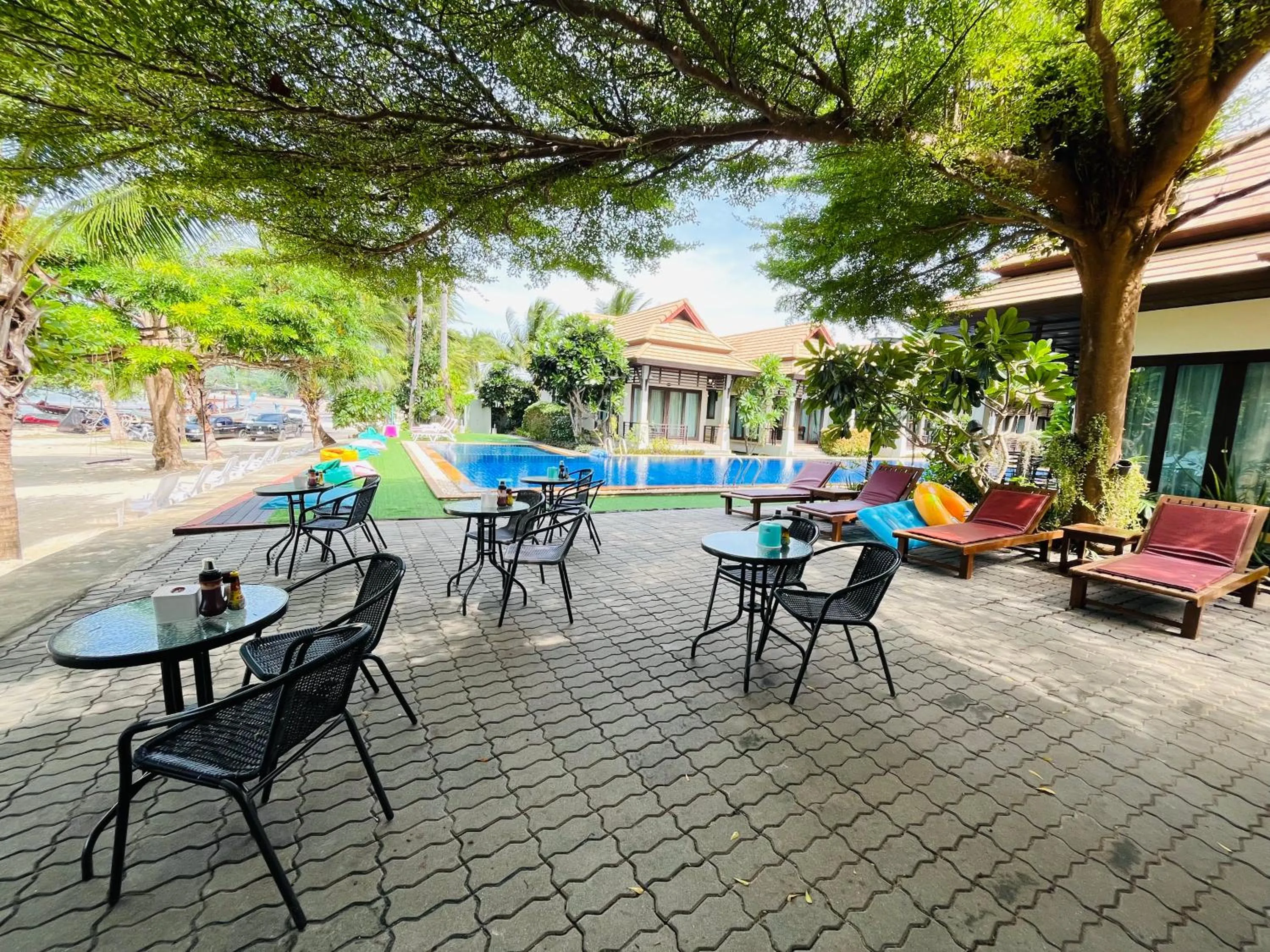 Restaurant/places to eat in Poolsawat Villa - SHA Plus