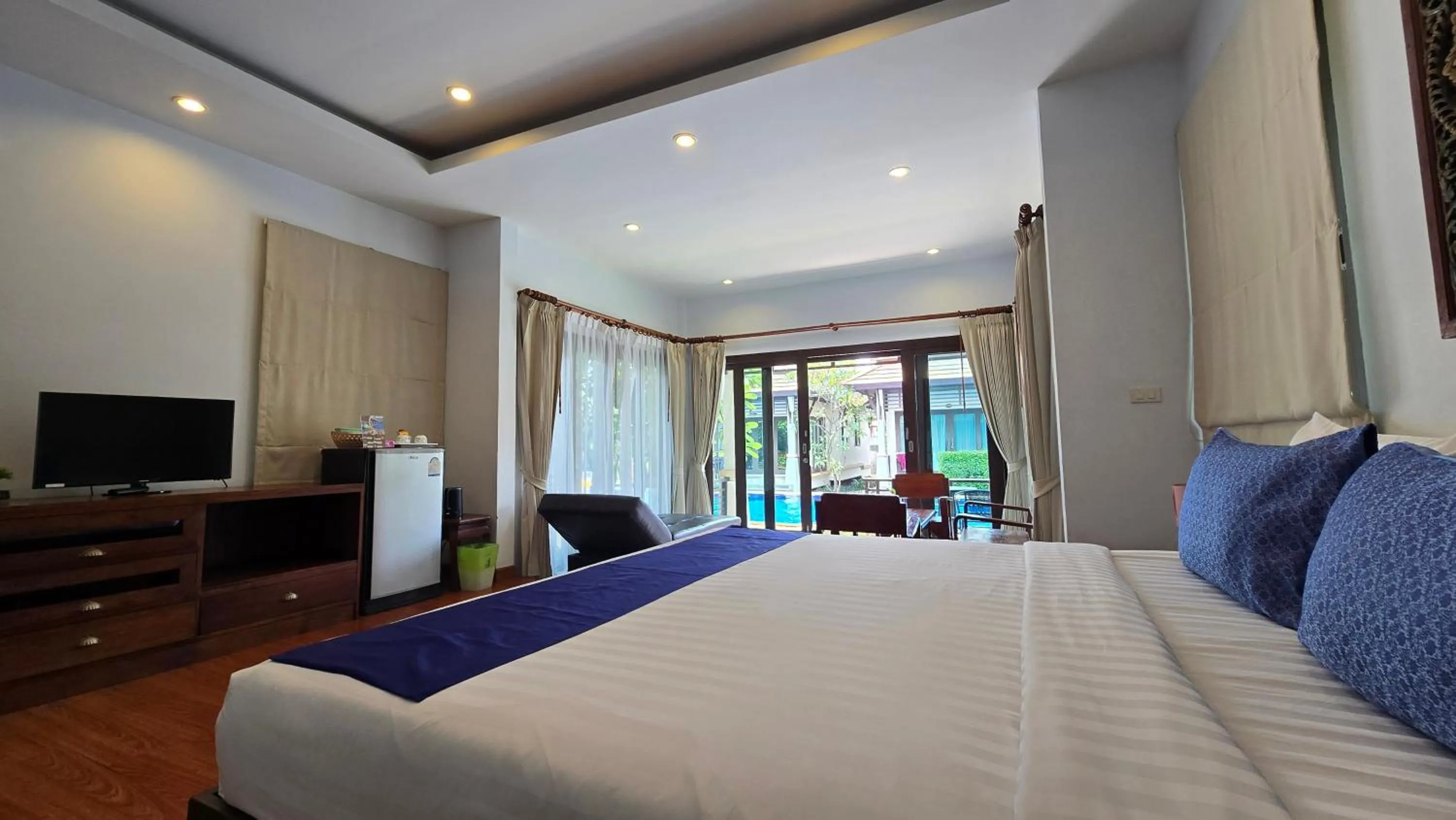 Bedroom, Bed in Poolsawat Villa - SHA Plus