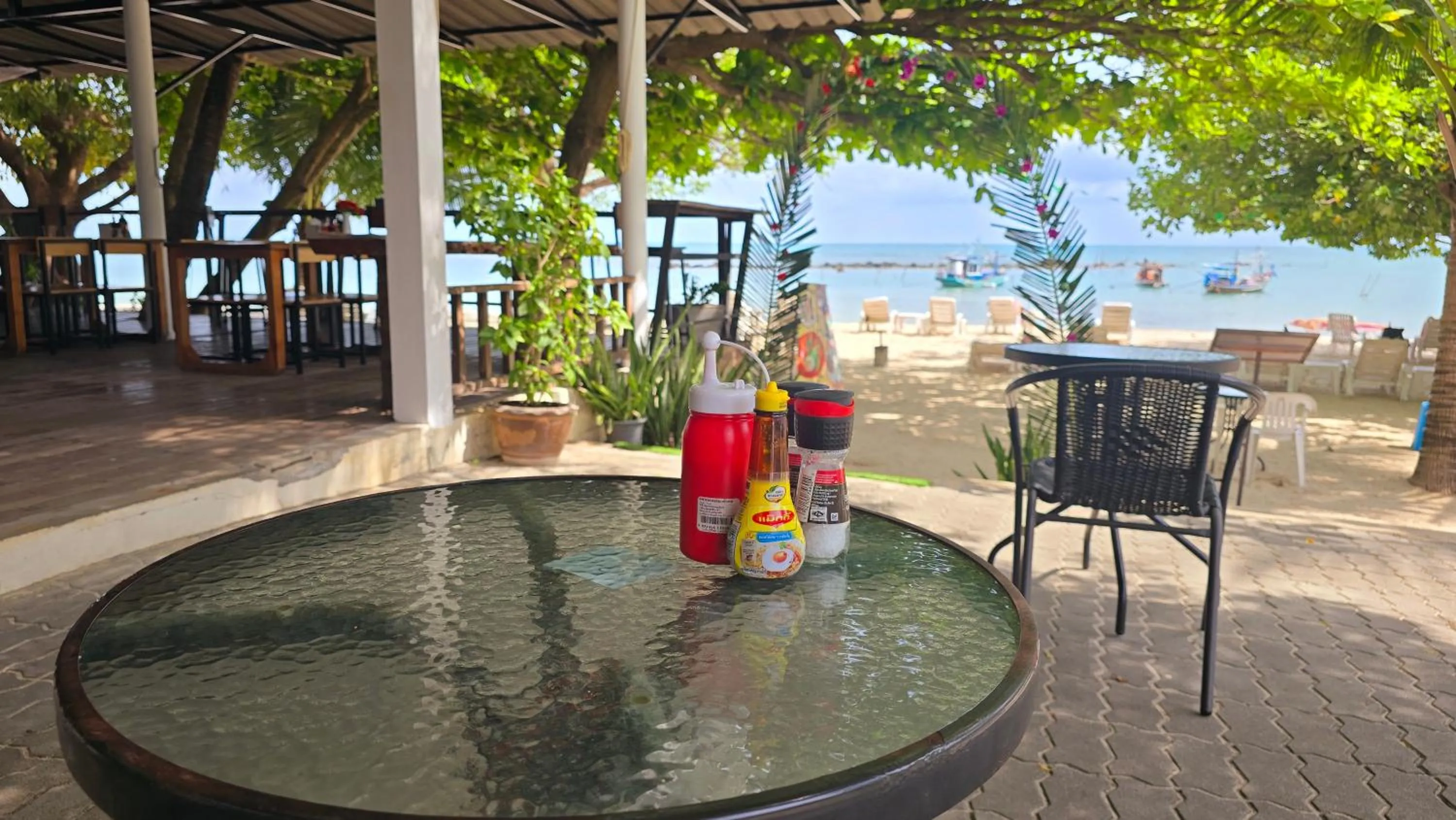 Restaurant/places to eat in Poolsawat Villa - SHA Plus