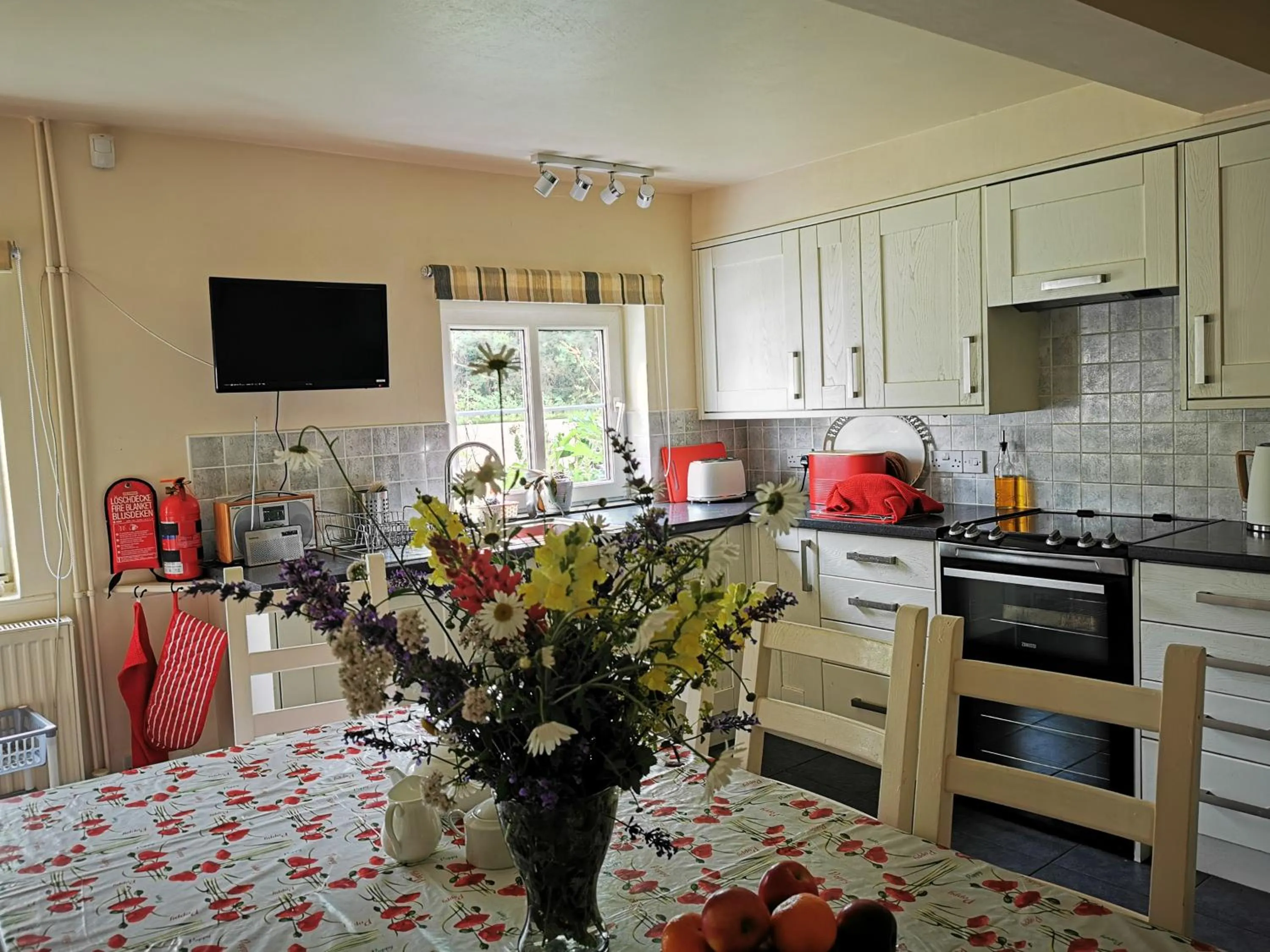 Kitchen or kitchenette in The Millers Cottage
