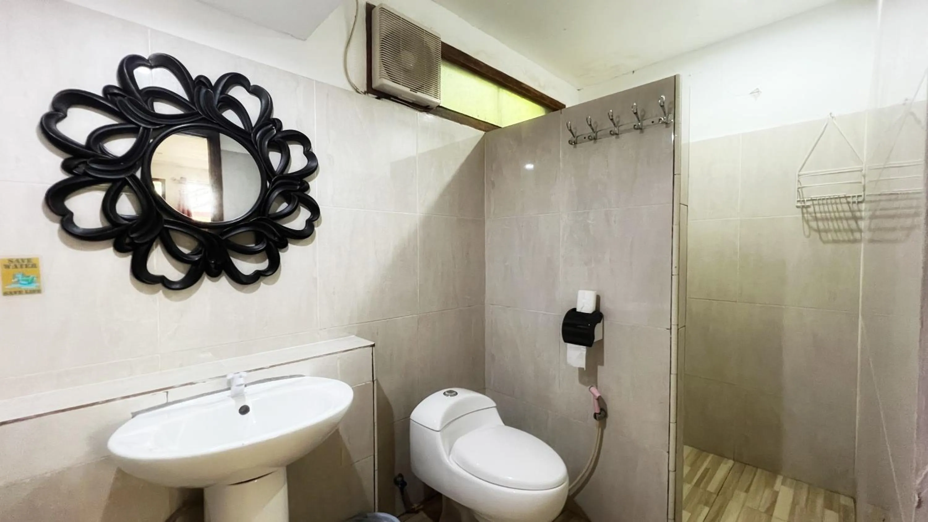 Centro Bajo Hotel & Resto