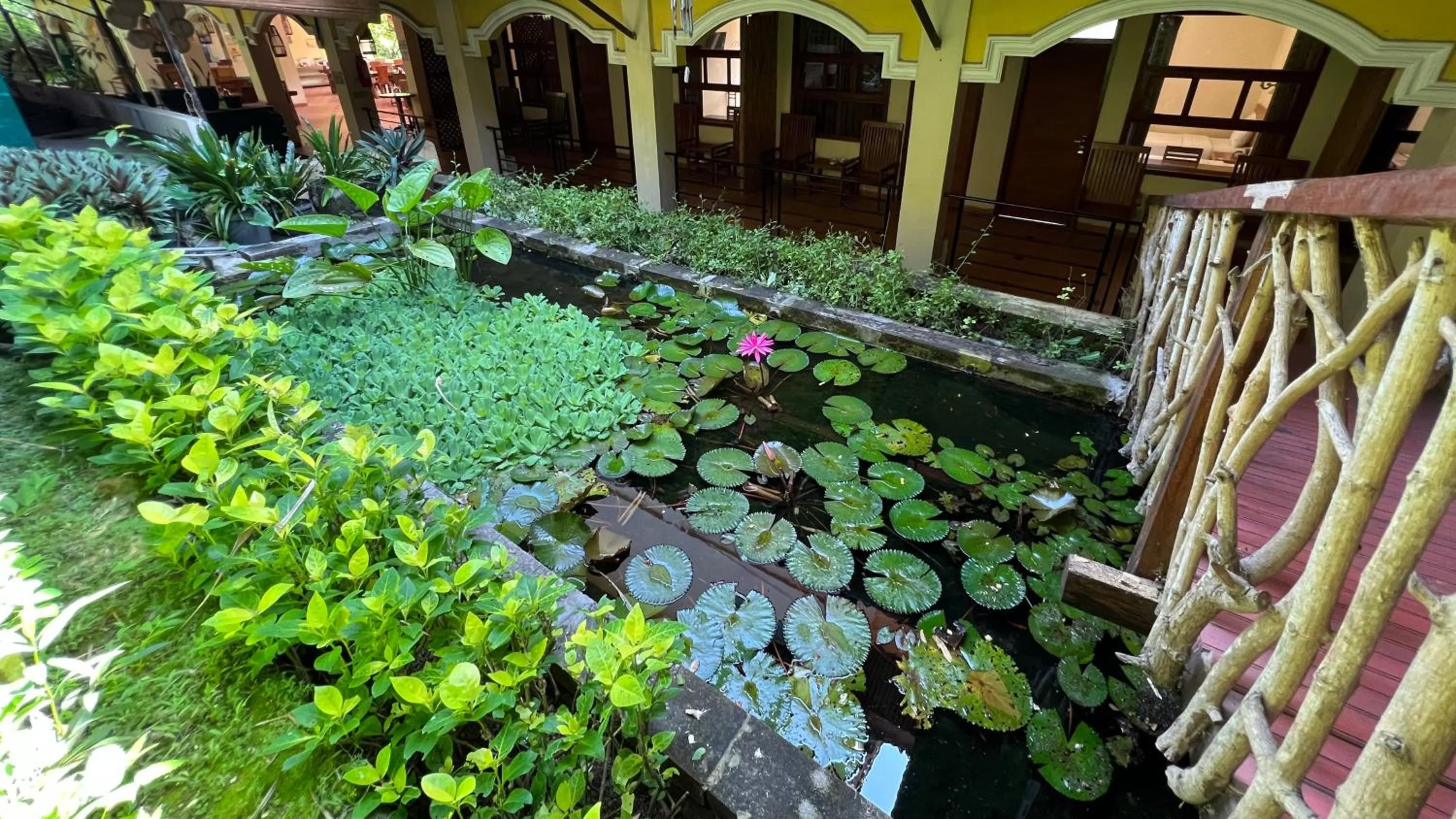 Centro Bajo Hotel & Resto