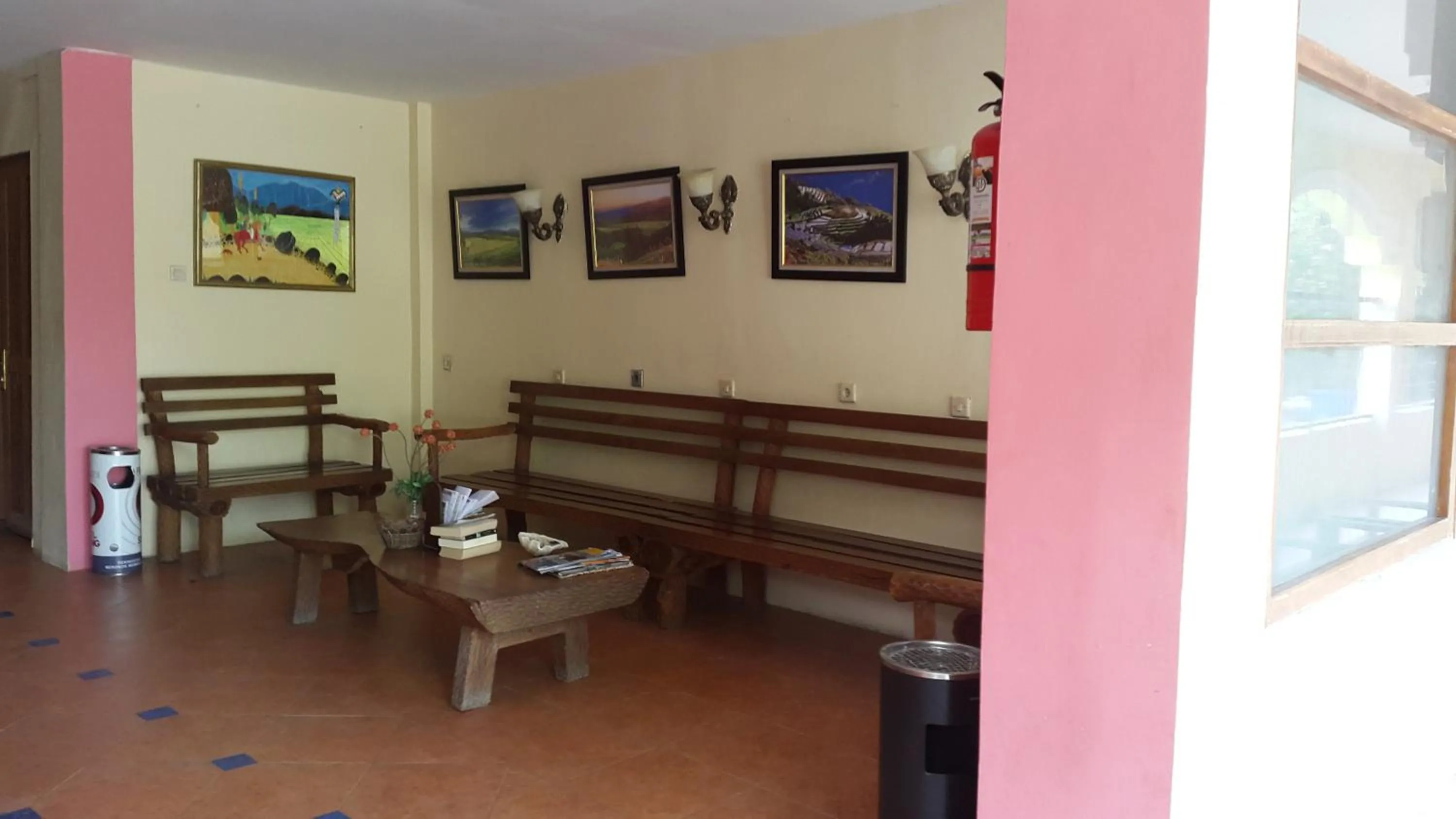 Centro Bajo Hotel & Resto