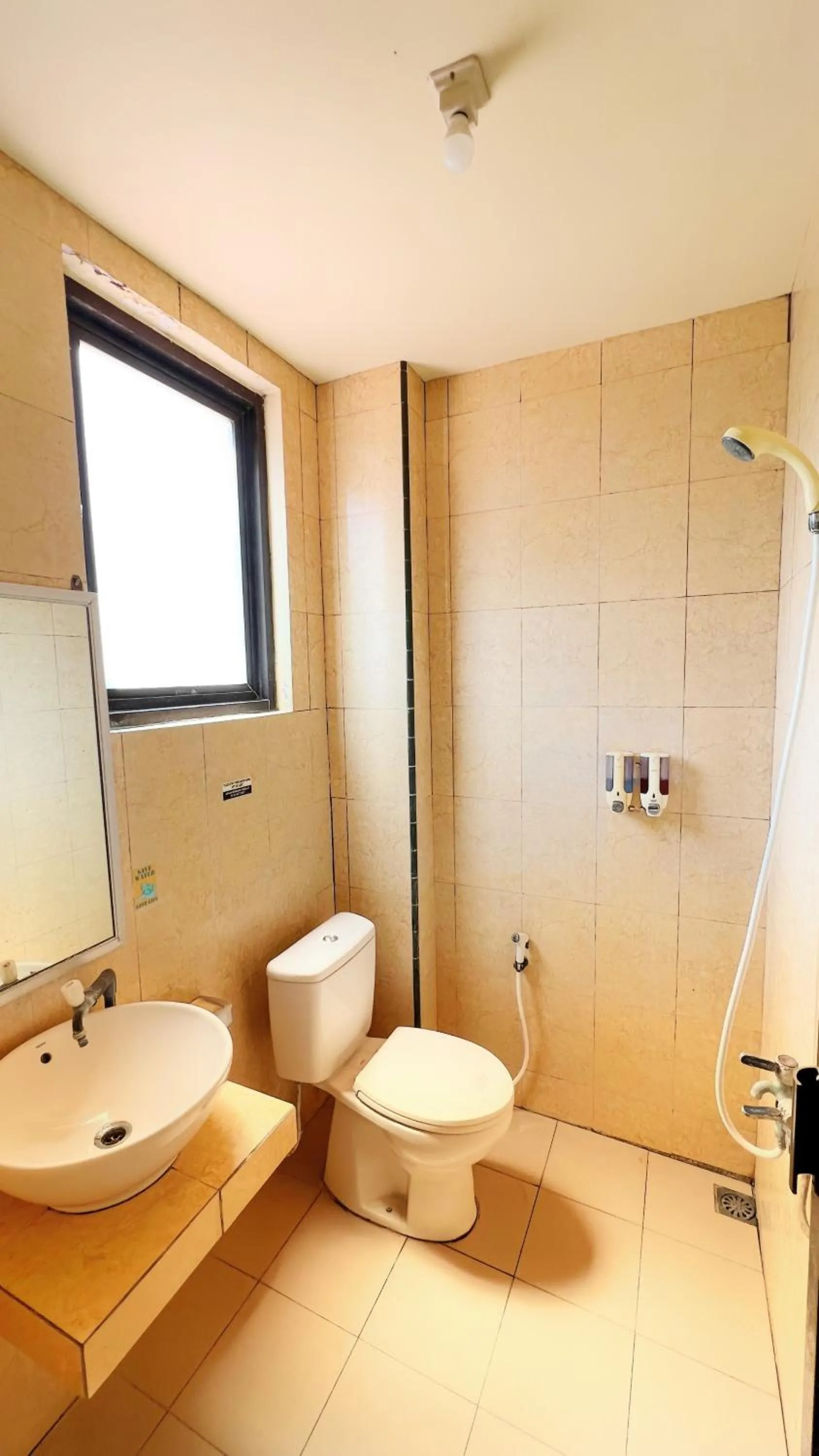 Centro Bajo Hotel & Resto