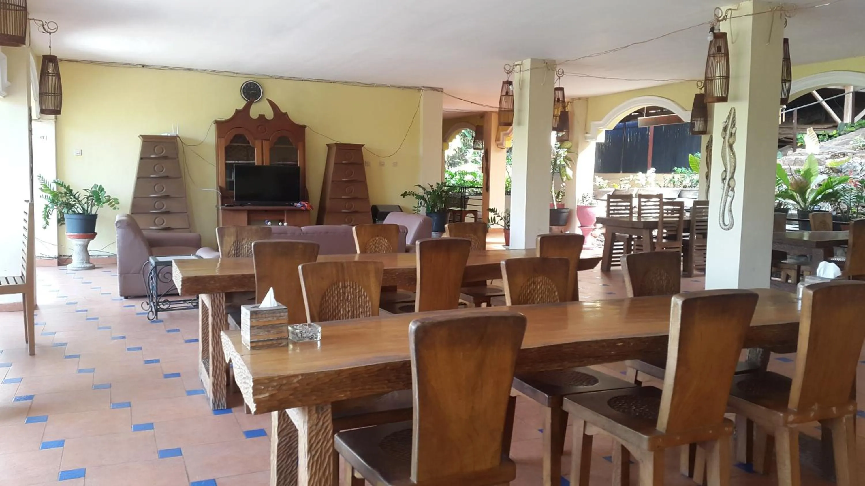 Centro Bajo Hotel & Resto