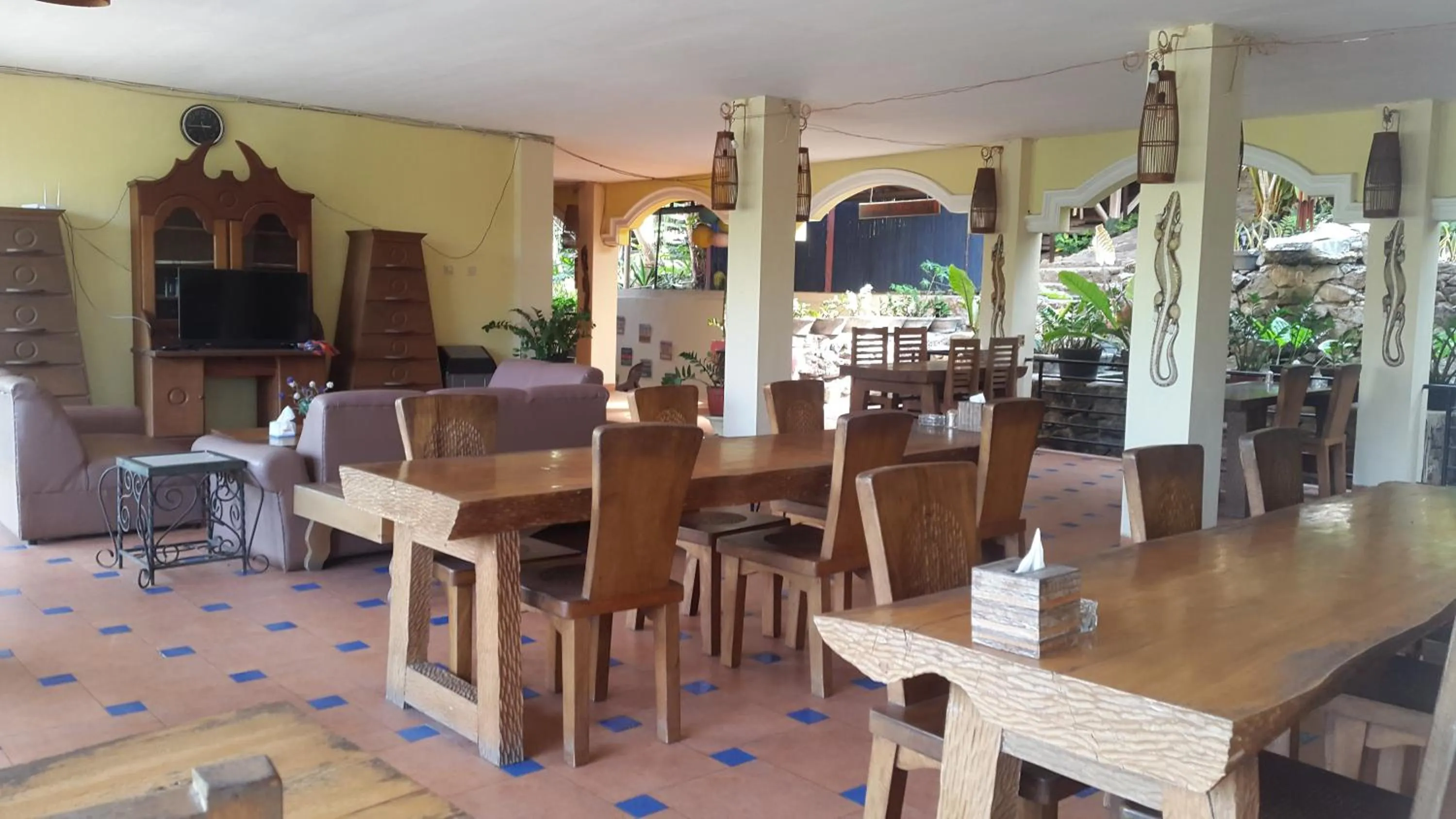 Centro Bajo Hotel & Resto