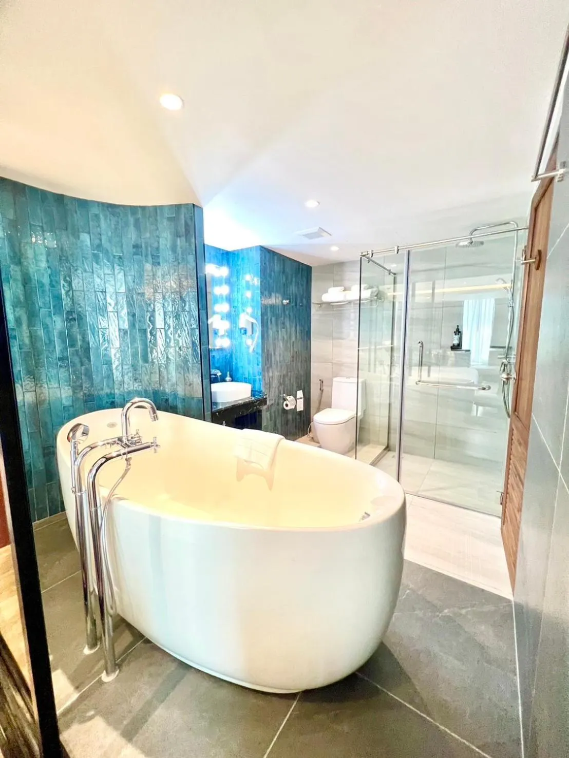 Bath in Buri Sriphu Hotel