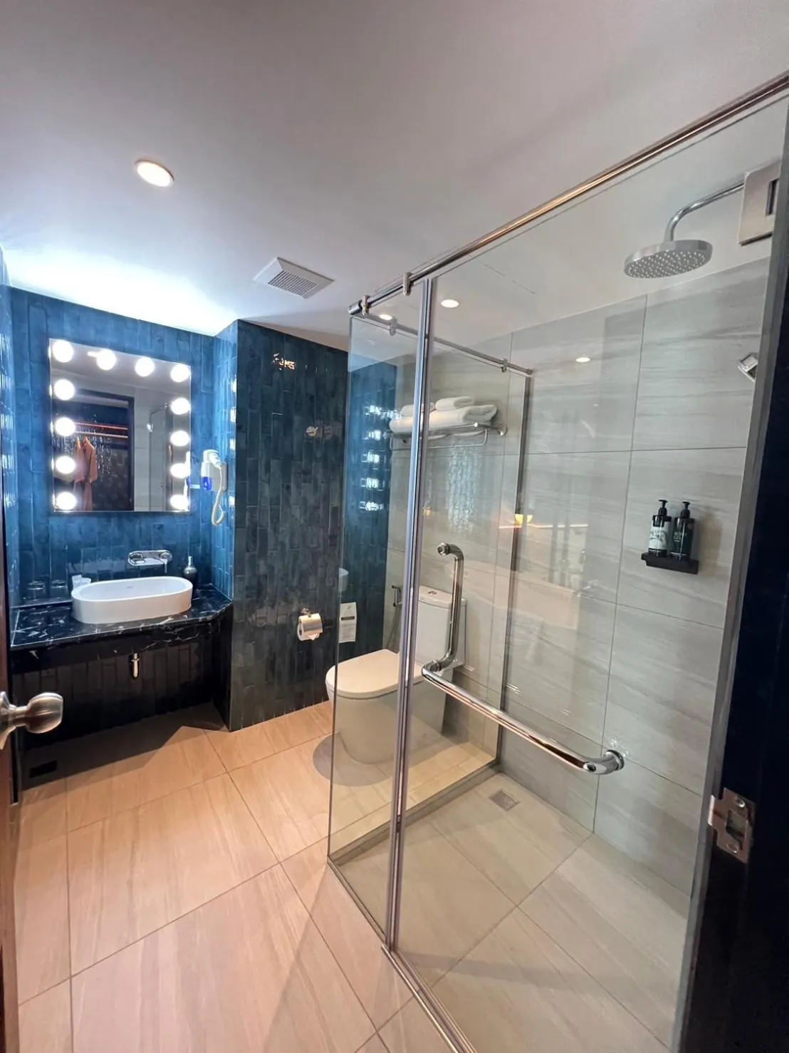 Bathroom in Buri Sriphu Hotel