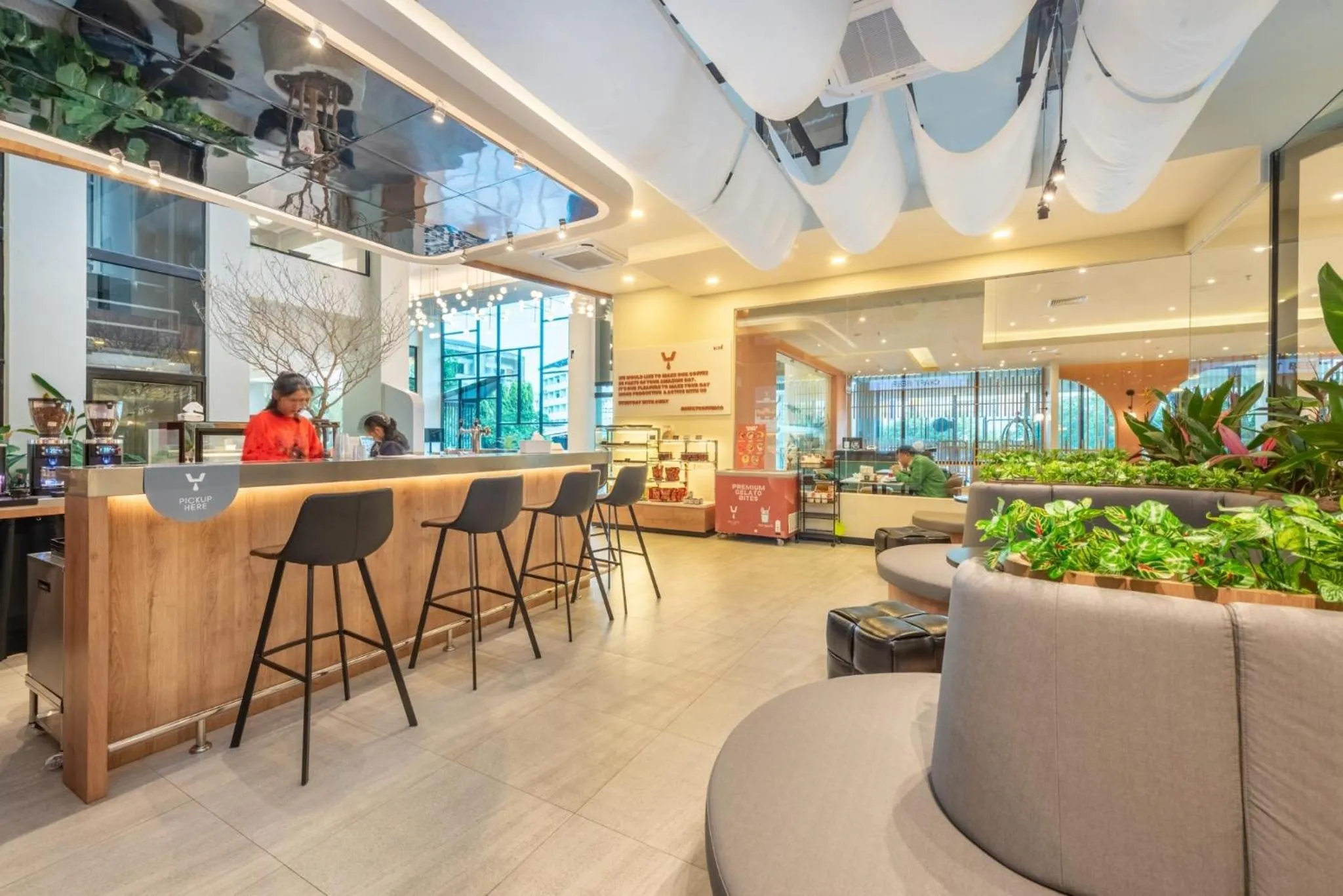 People in Buri Sriphu Hotel