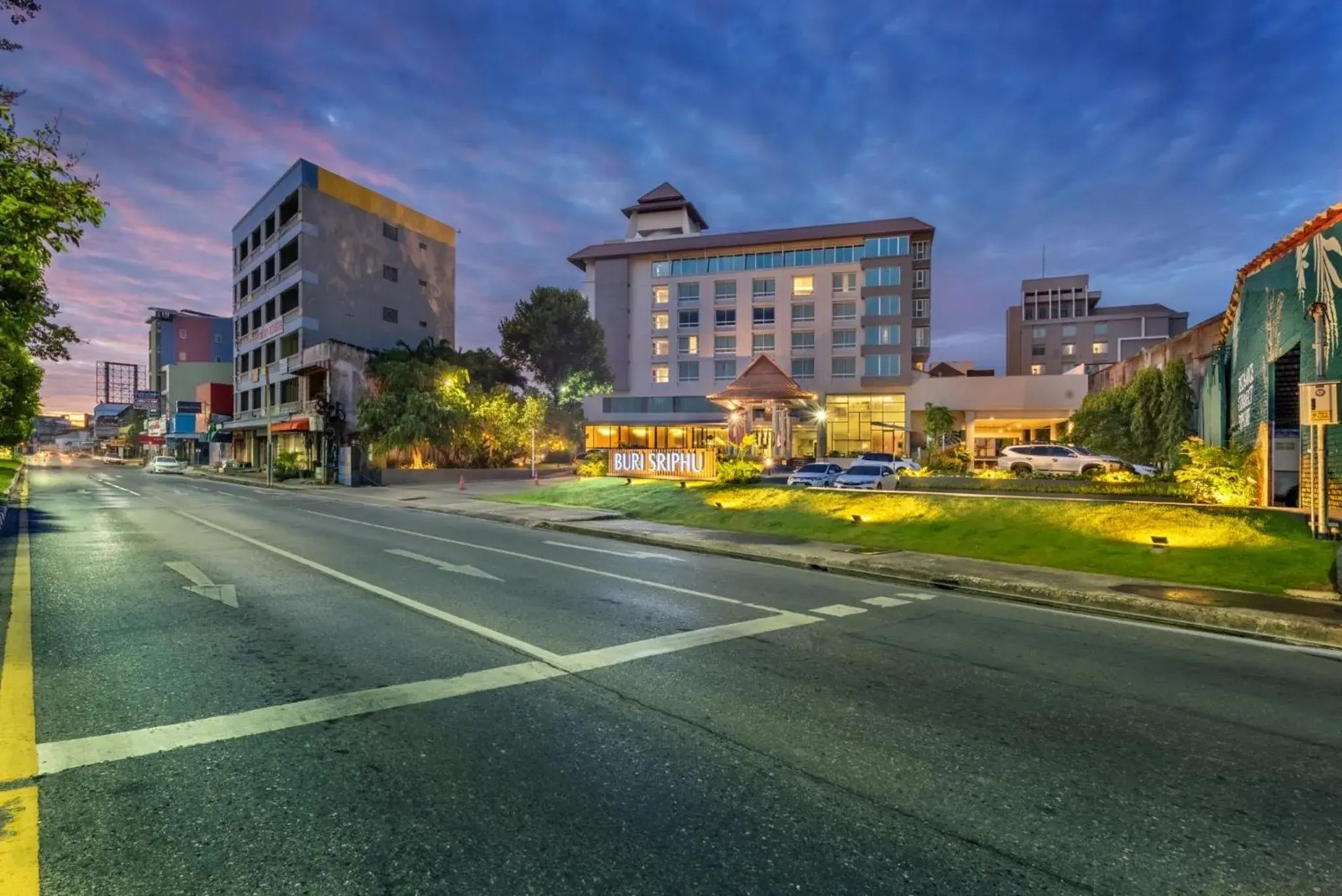 Property building in Buri Sriphu Hotel Property building in Buri Sriphu Hotel