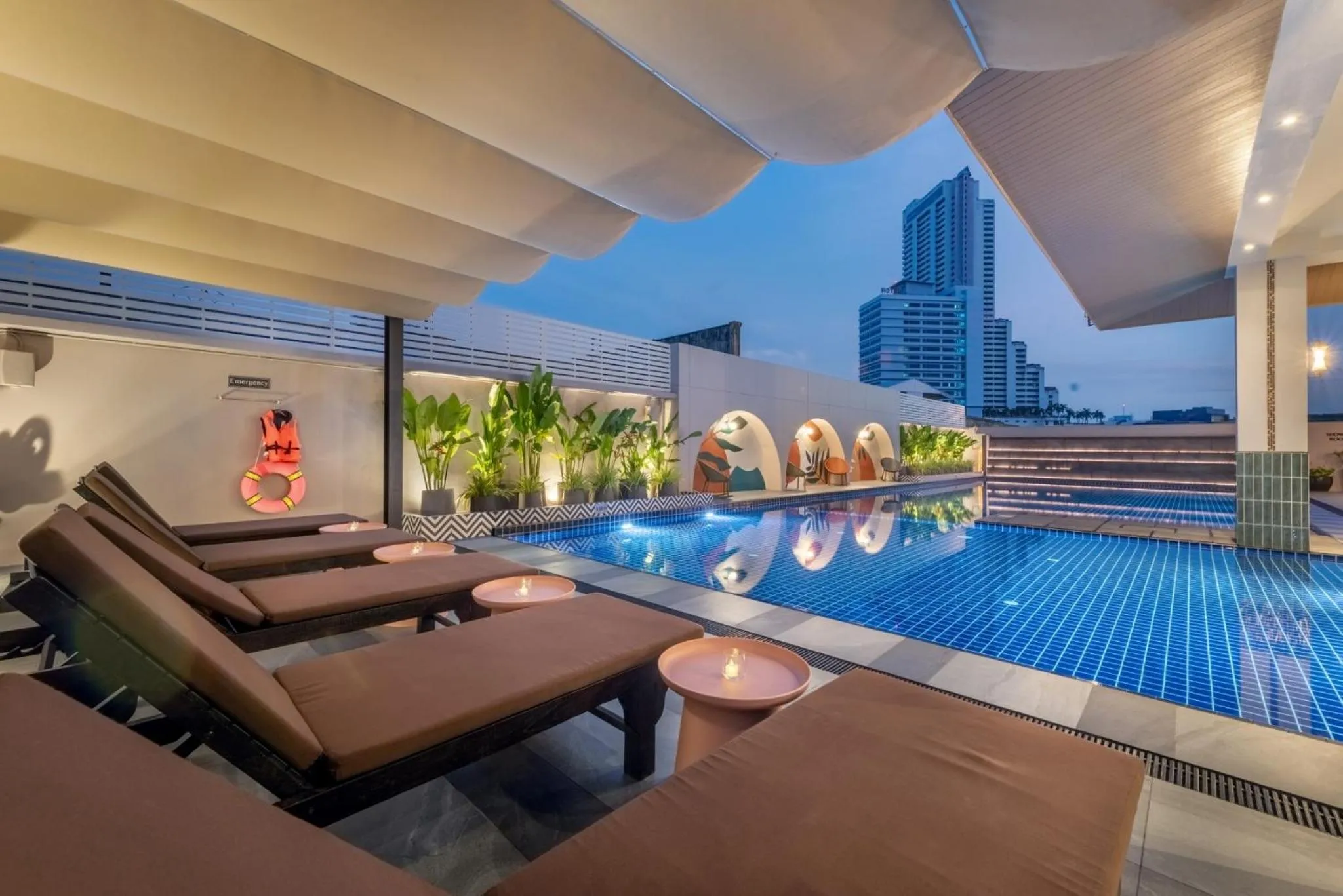 Living room in Buri Sriphu Hotel