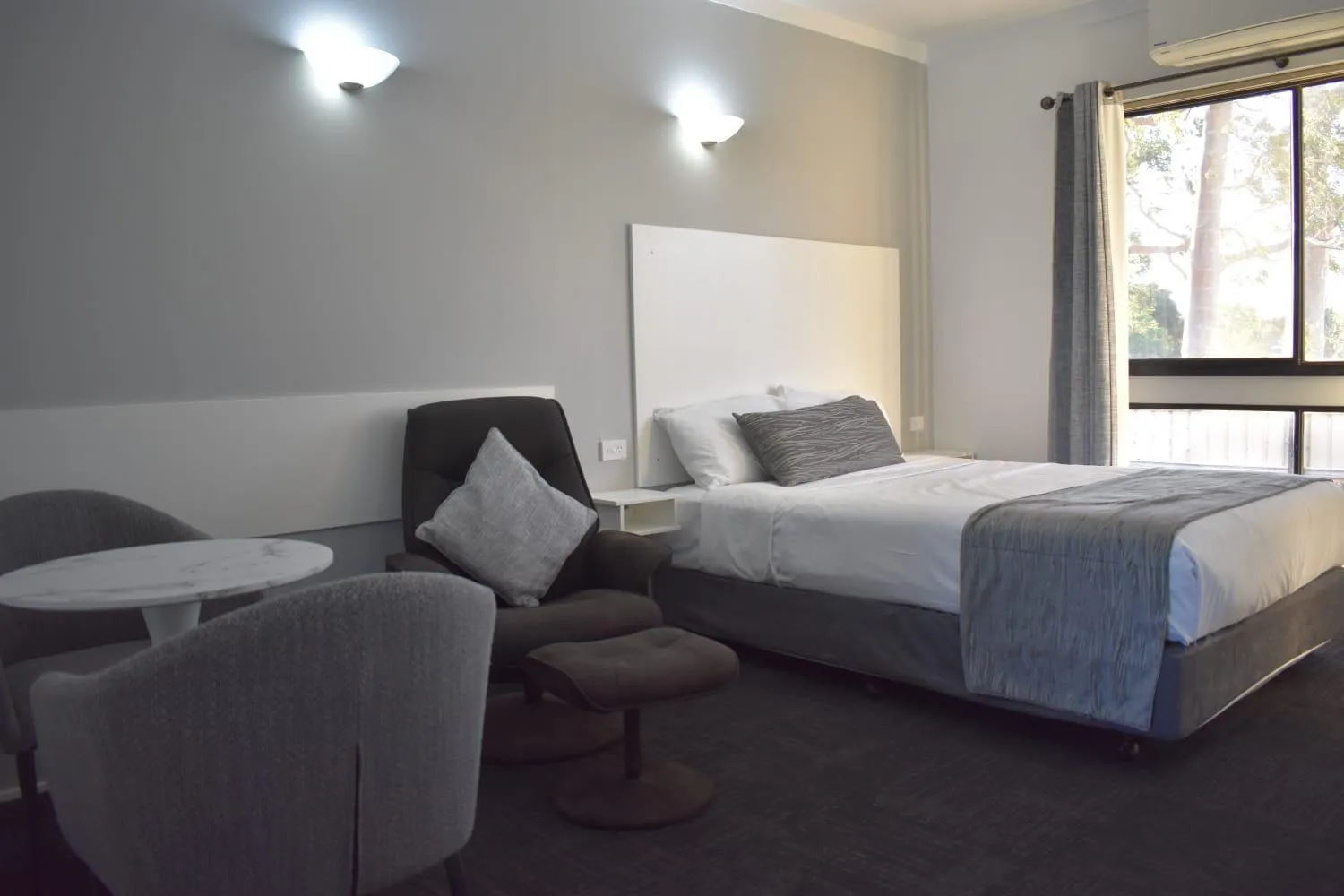 Bed in Riviana Motel