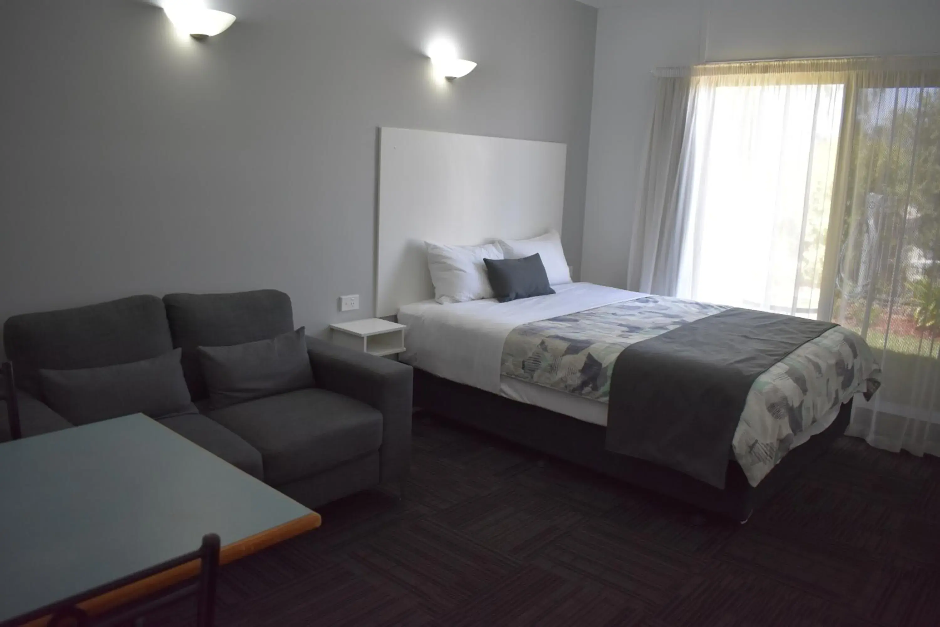 Bed in Riviana Motel Bed in Riviana Motel