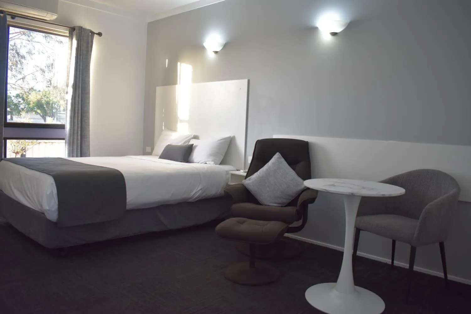 Bed in Riviana Motel