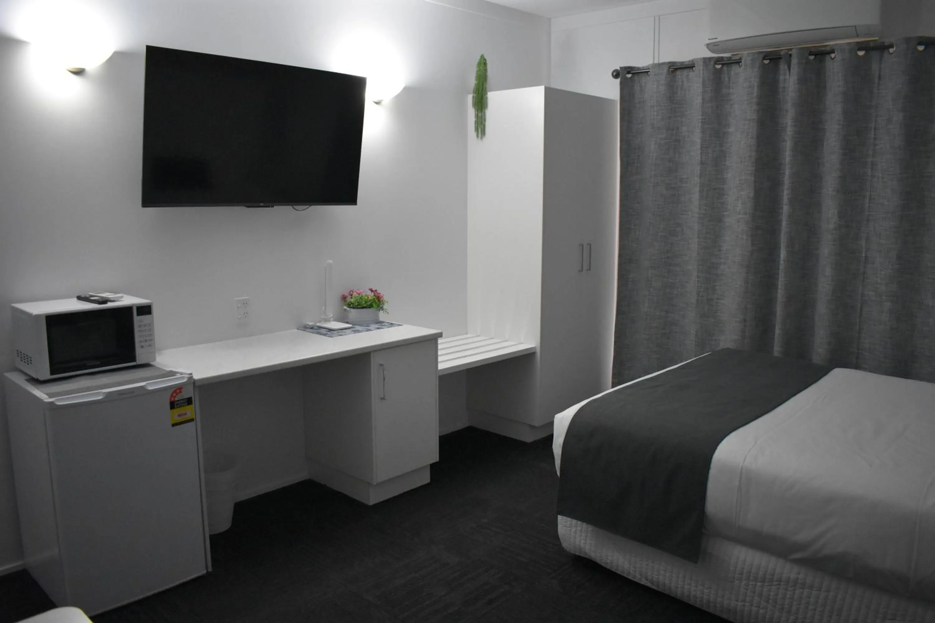 Bed in Riviana Motel