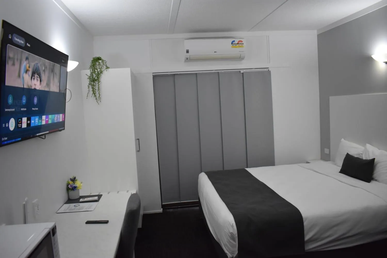 Bed in Riviana Motel