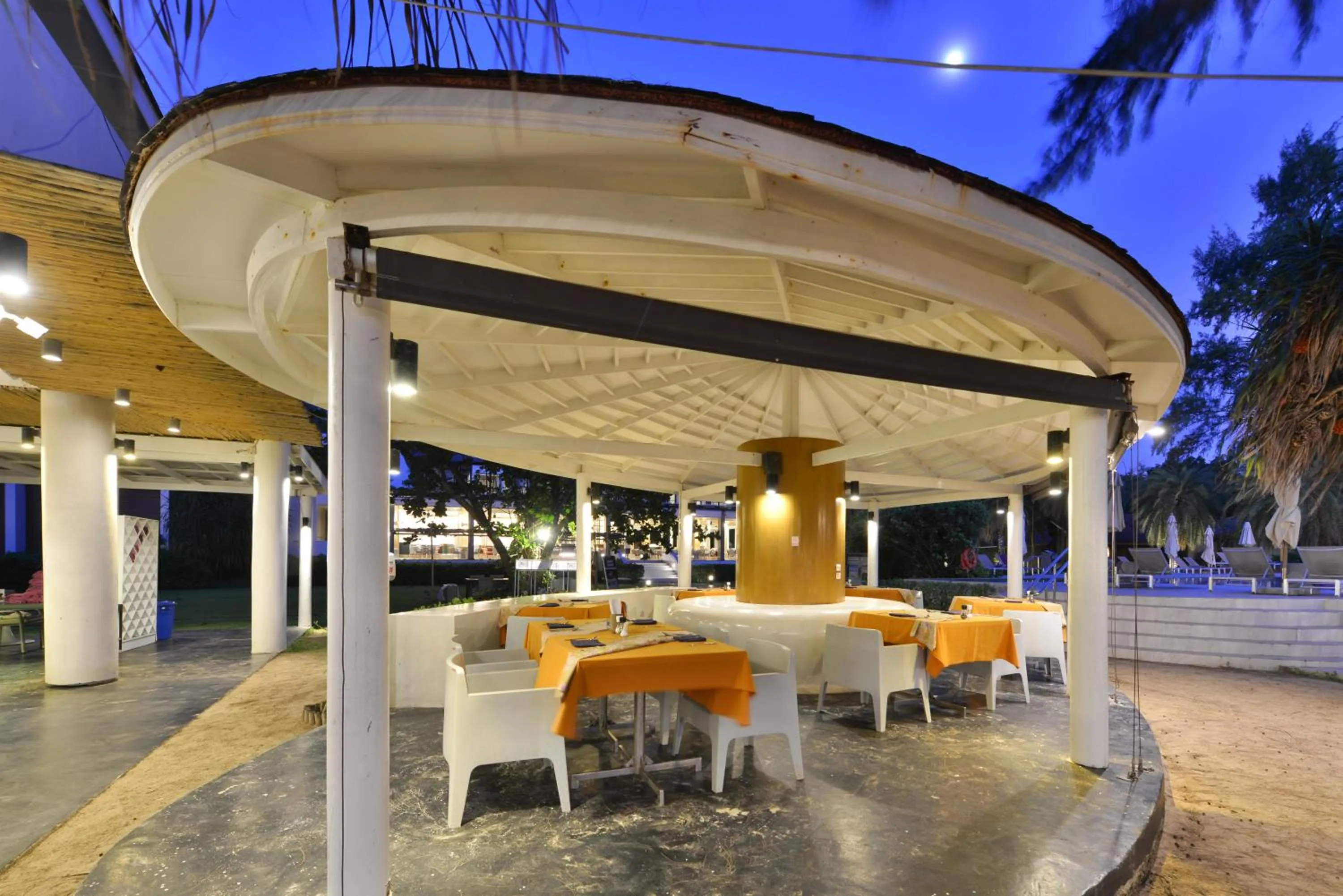 Restaurant/places to eat in Twin Lotus Resort and Spa - SHA Plus - Adult Only "November - April"