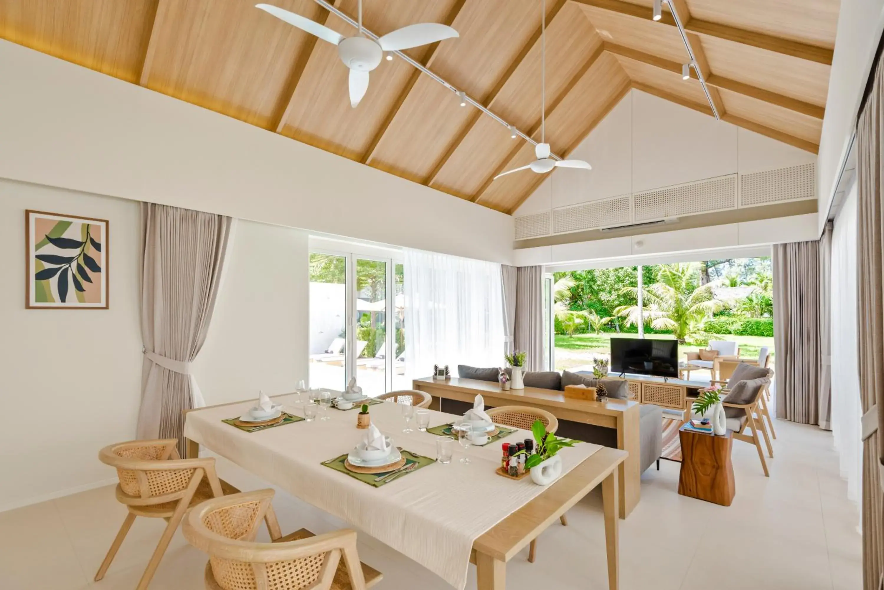 Living room in Twin Lotus Resort and Spa - SHA Plus - Adult Only "November - April" Living room in Twin Lotus Resort and Spa - SHA Plus - Adult Only "November - April"