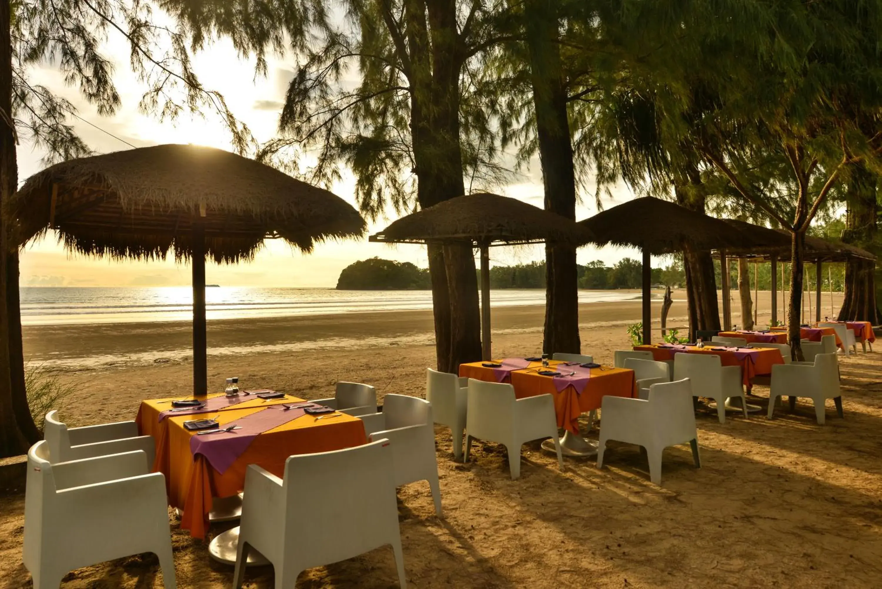 Restaurant/places to eat in Twin Lotus Resort and Spa - SHA Plus - Adult Only "November - April" Restaurant/places to eat in Twin Lotus Resort and Spa - SHA Plus - Adult Only "November - April"