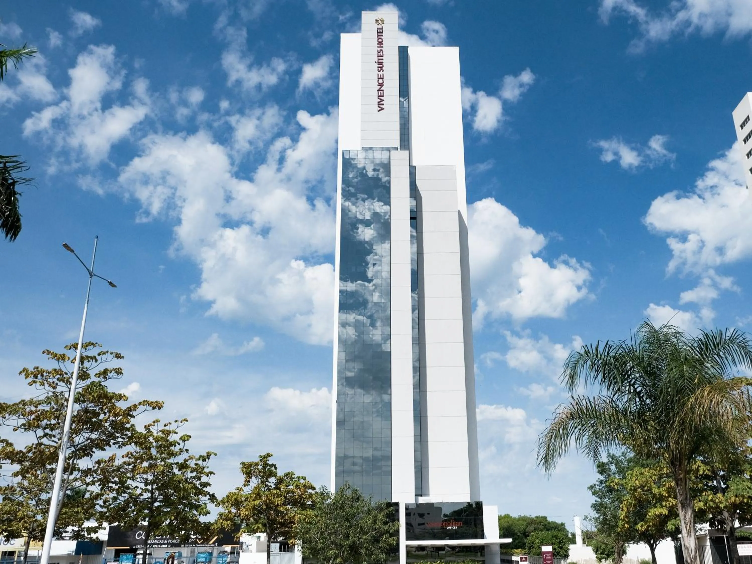 Facade/entrance in Vivence Suítes Hotel Palmas