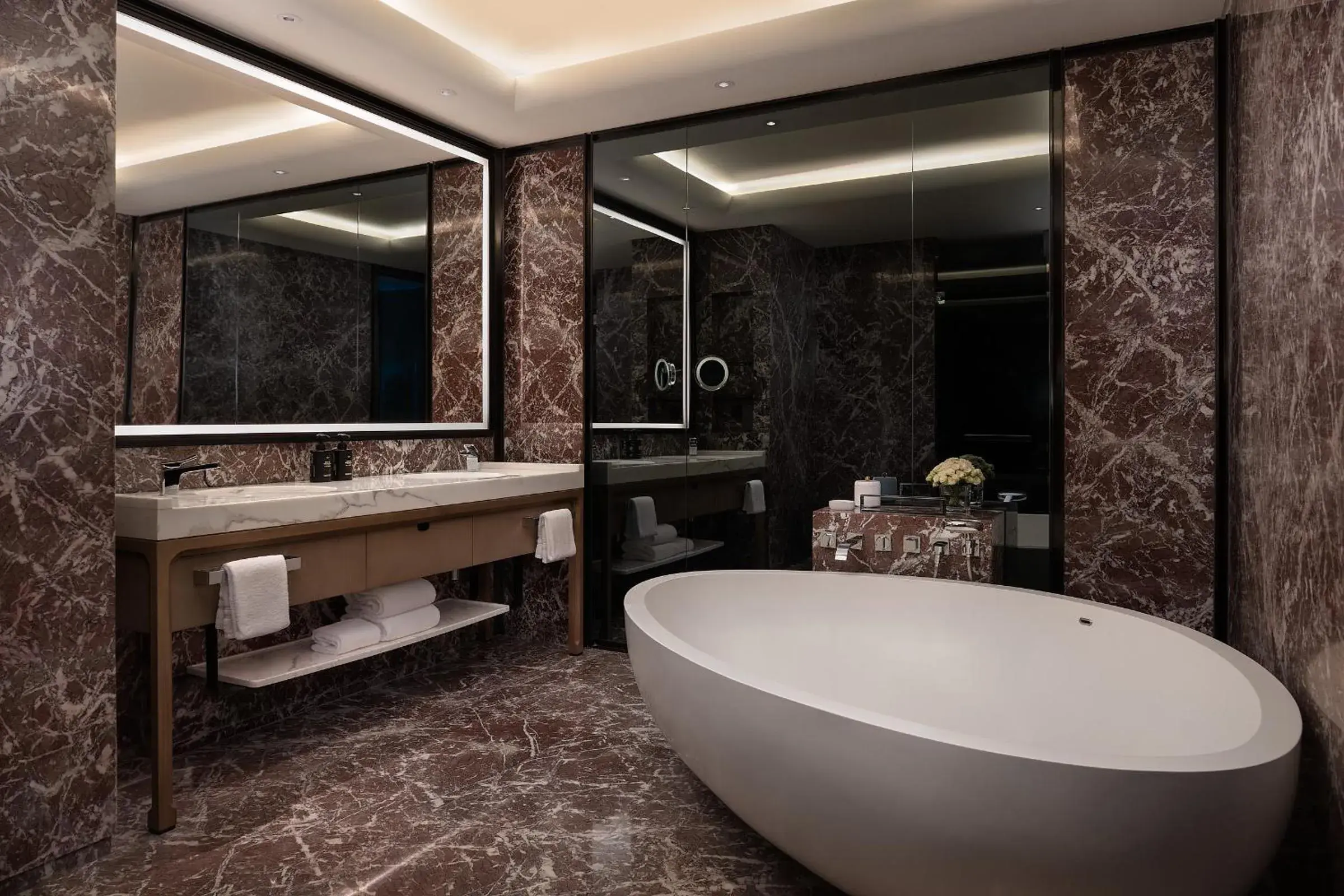 Bathroom in Four Seasons Hotel Guangzhou Bathroom in Four Seasons Hotel Guangzhou