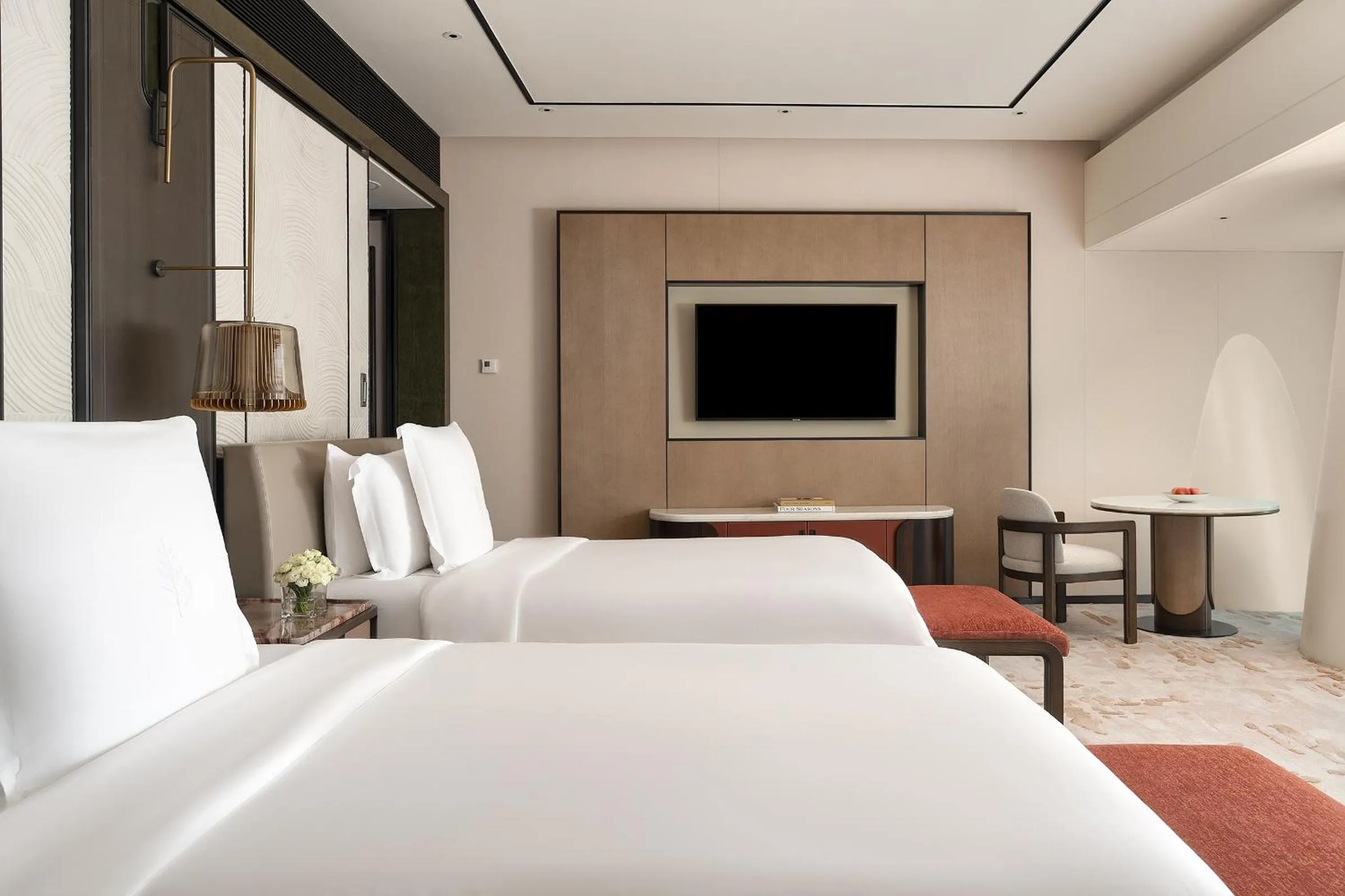 TV and multimedia, Bed in Four Seasons Hotel Guangzhou