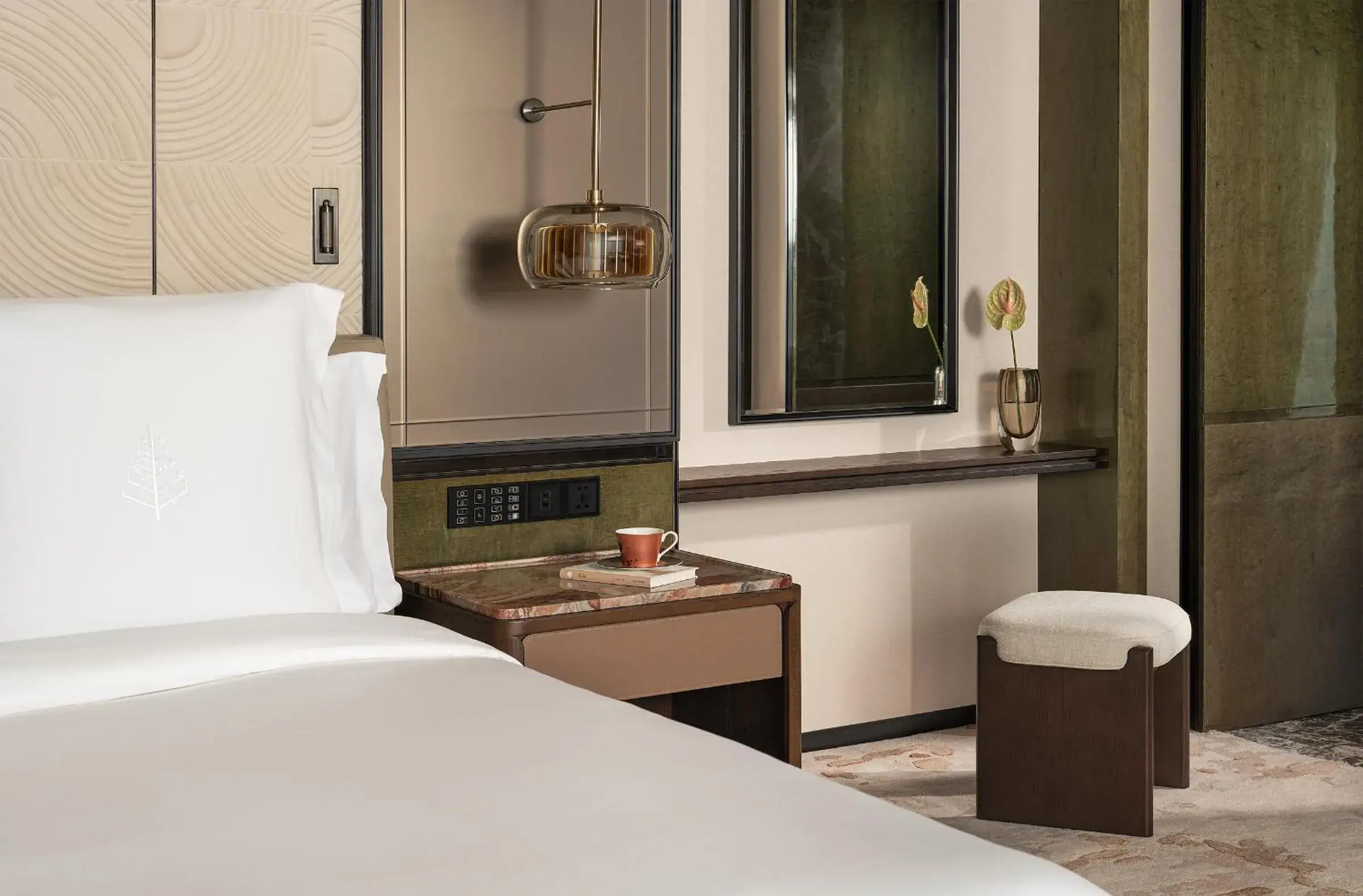 Bed in Four Seasons Hotel Guangzhou Bed in Four Seasons Hotel Guangzhou