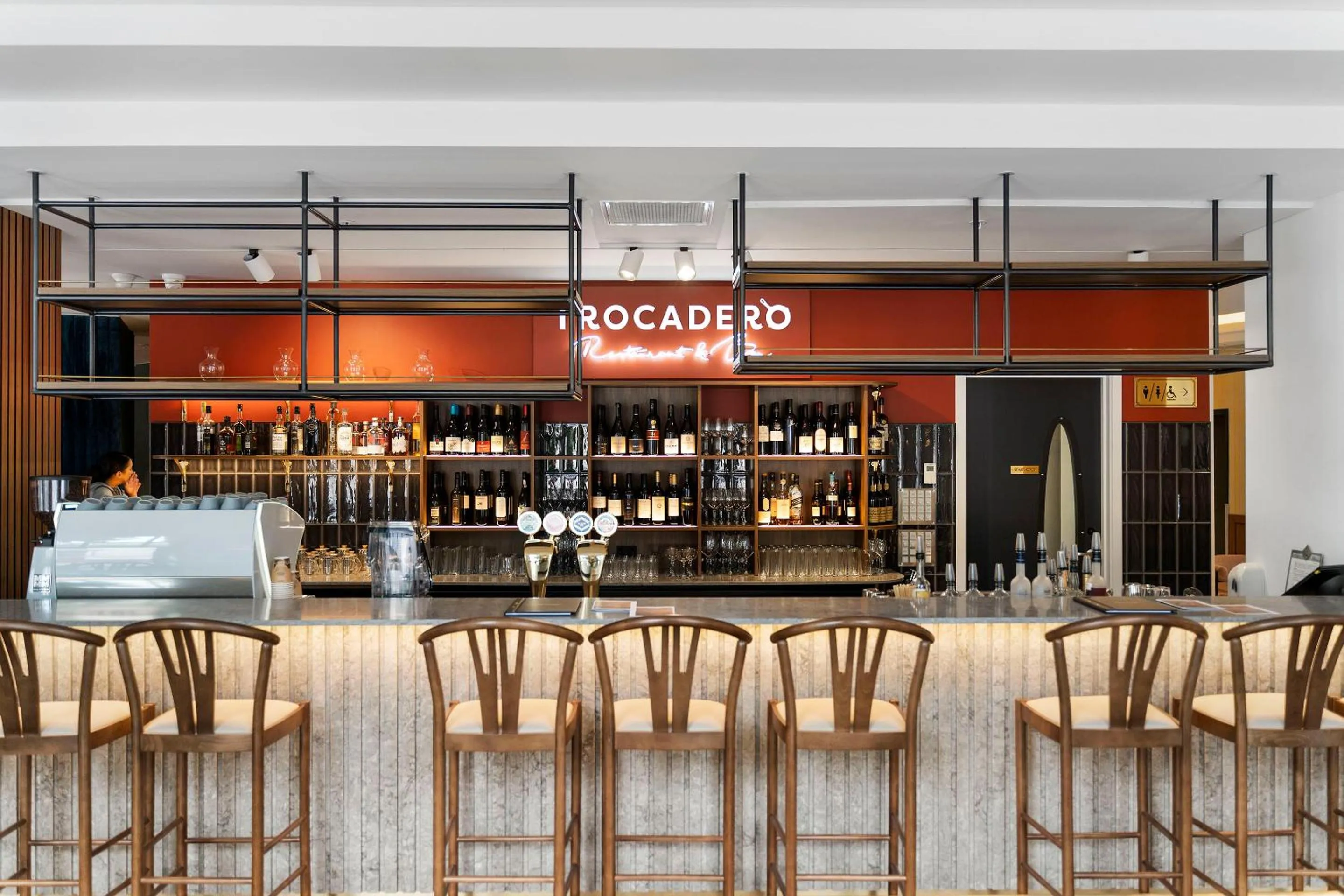 Restaurant/places to eat in Legacy Airedale Hotel Auckland