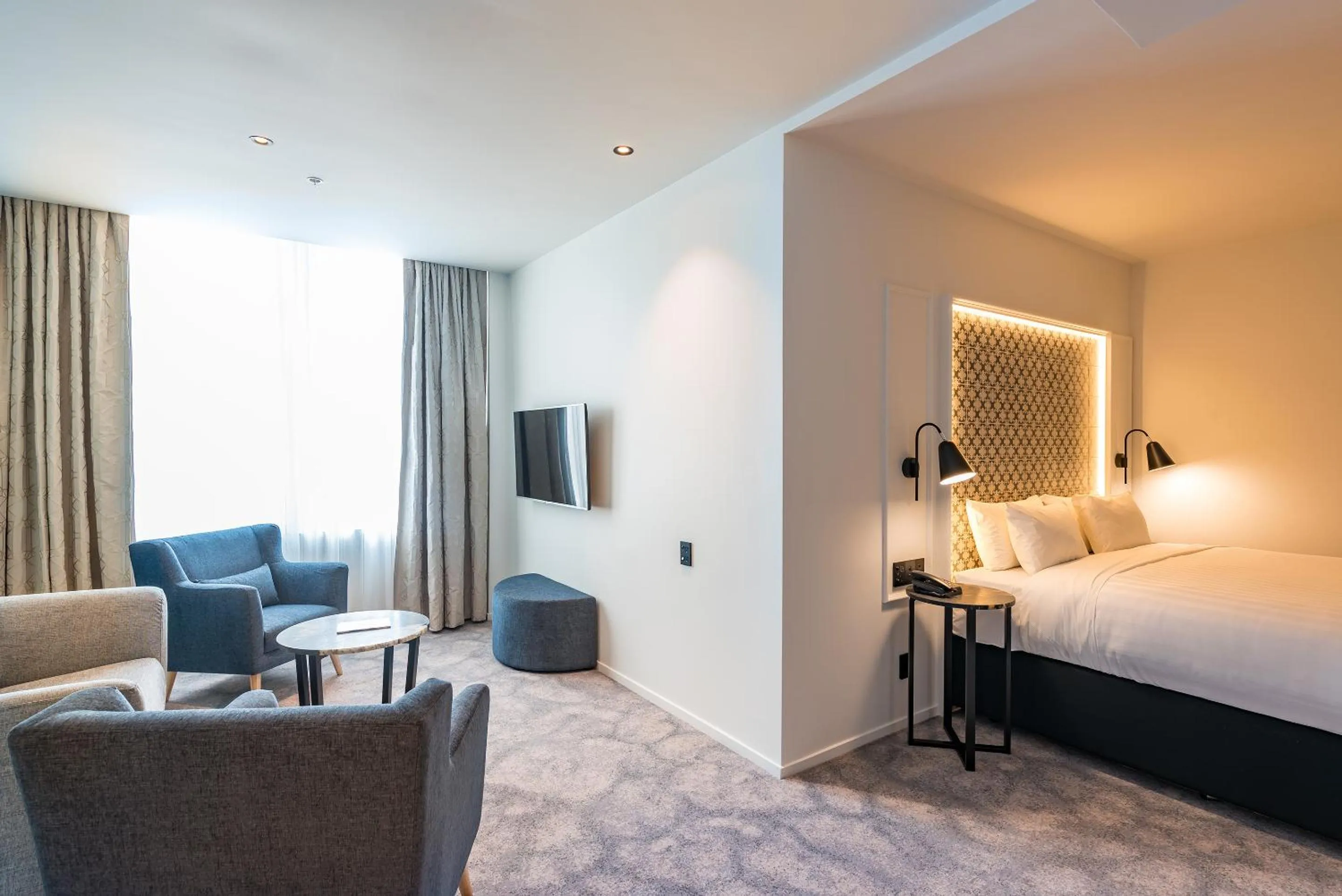 Living room, Bed in Legacy Airedale Hotel Auckland