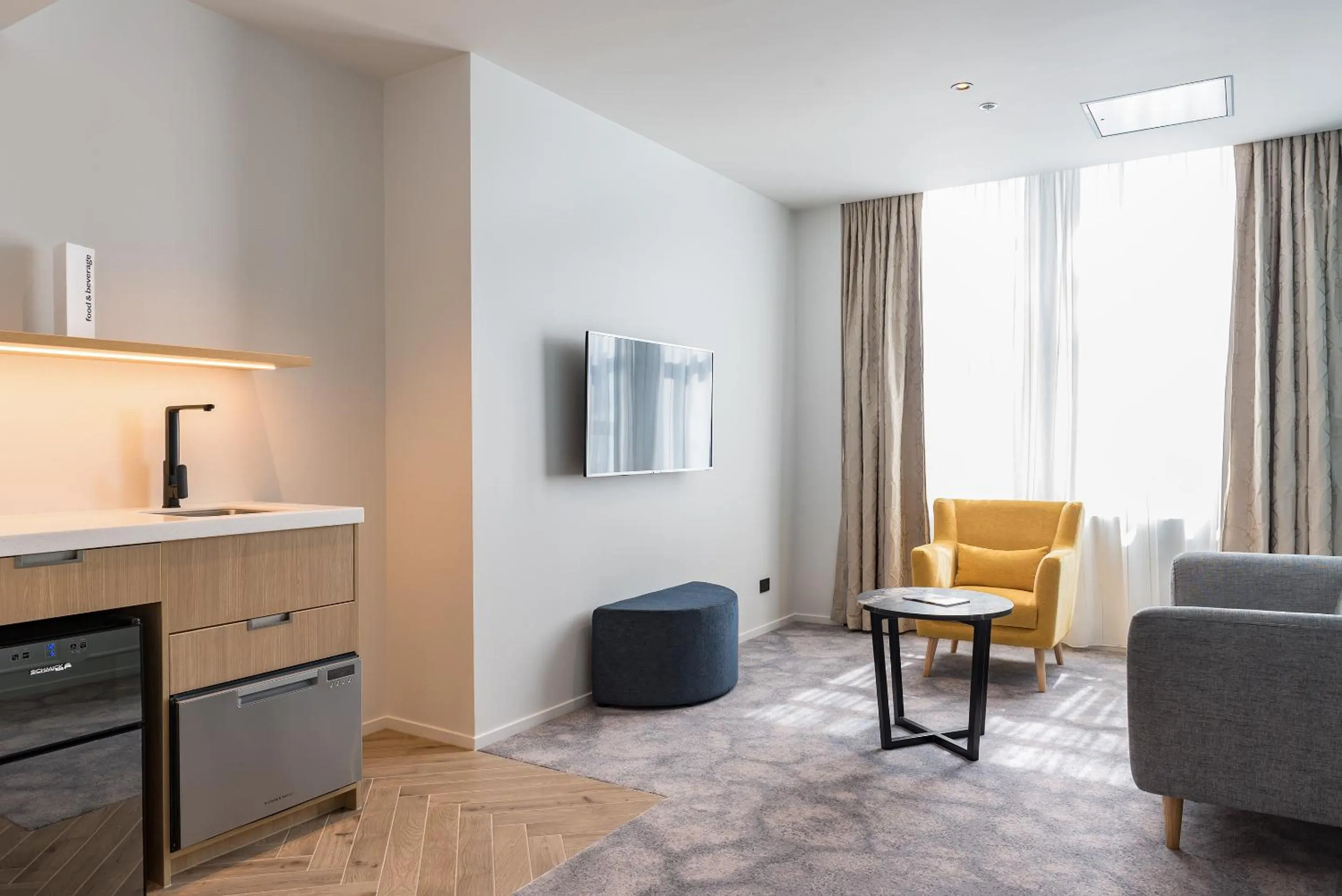 TV and multimedia in Legacy Airedale Hotel Auckland