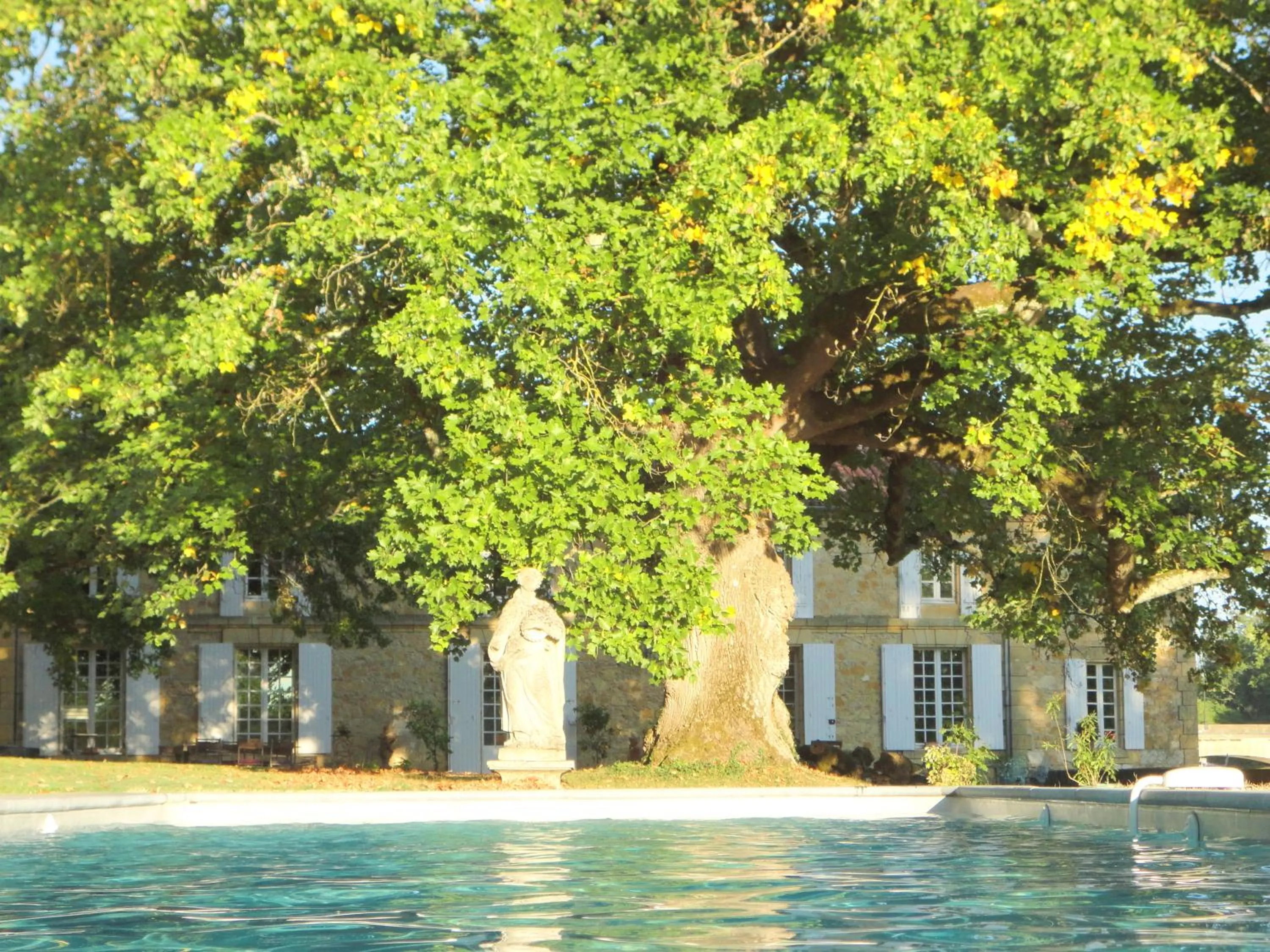 Swimming pool in La Rebière d'Or, B&B et Gîte