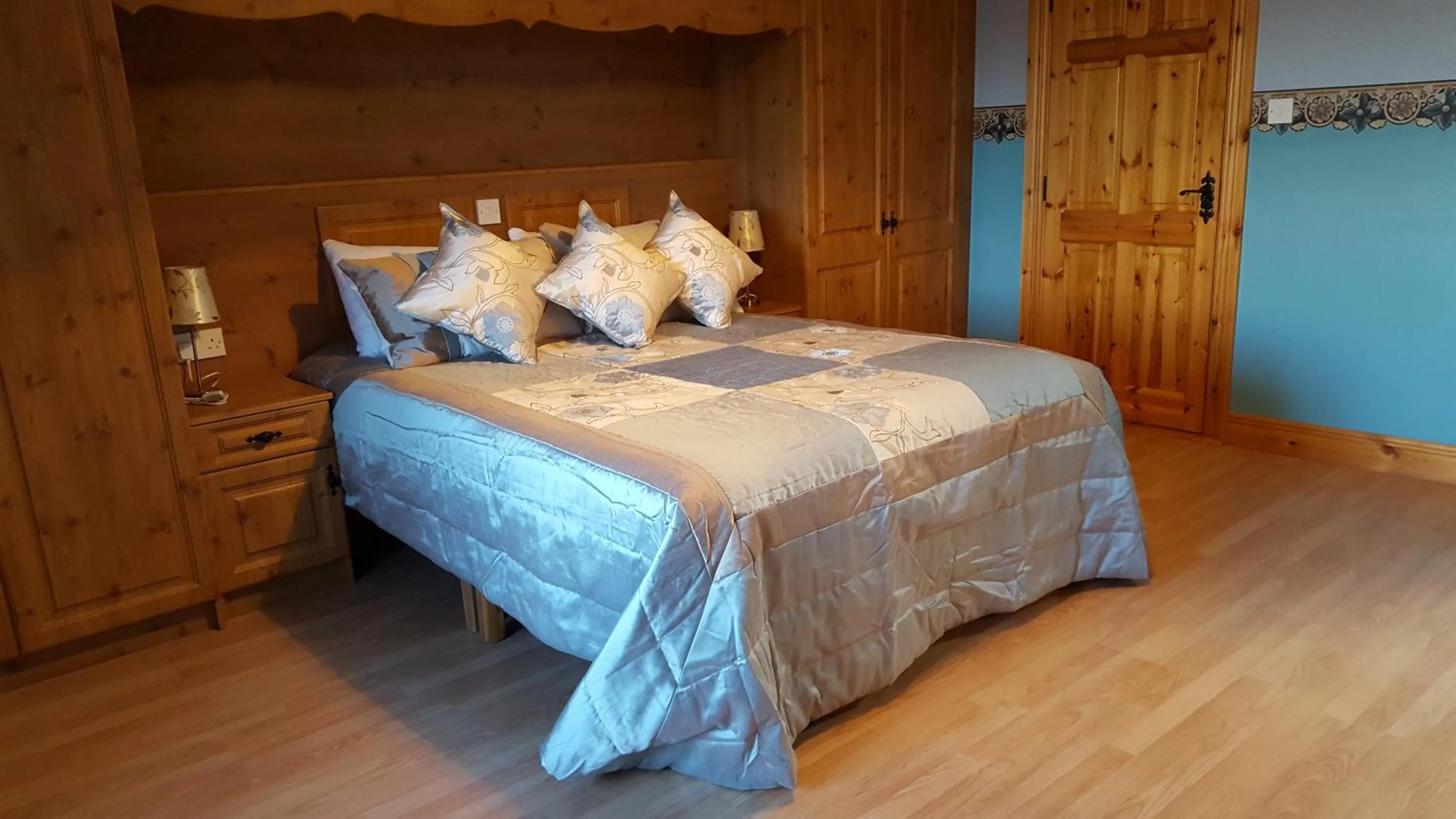 Bedroom, Bed in Leroy´s Lodge