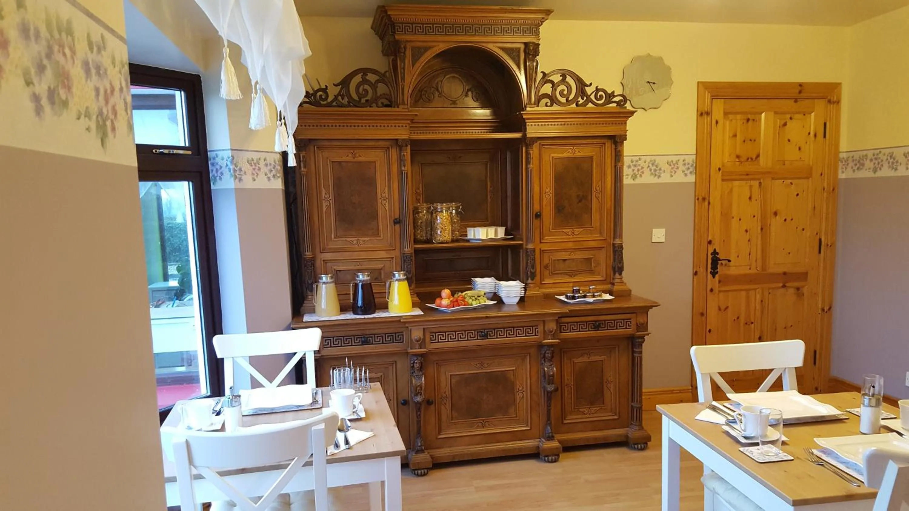 Food and drinks in Leroy´s Lodge