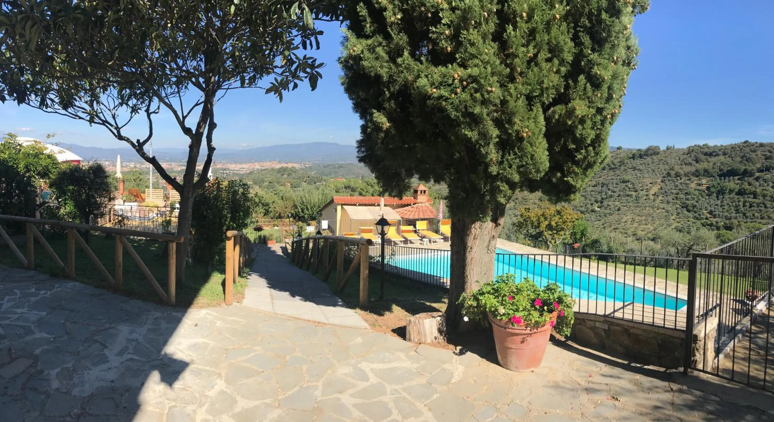 Pool view in Casa di Sasso