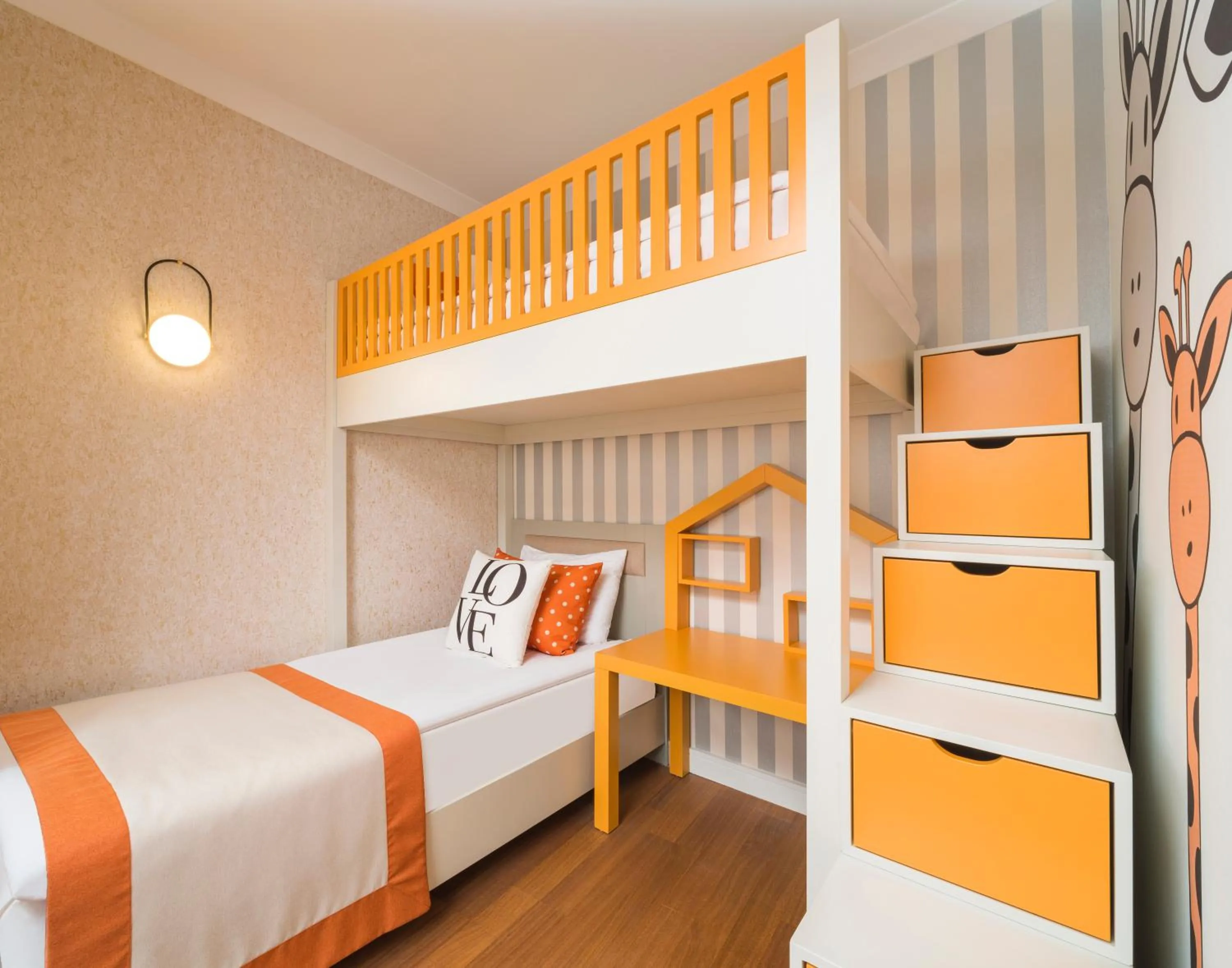 Property building, Bed in Selectum Family Comfort Side