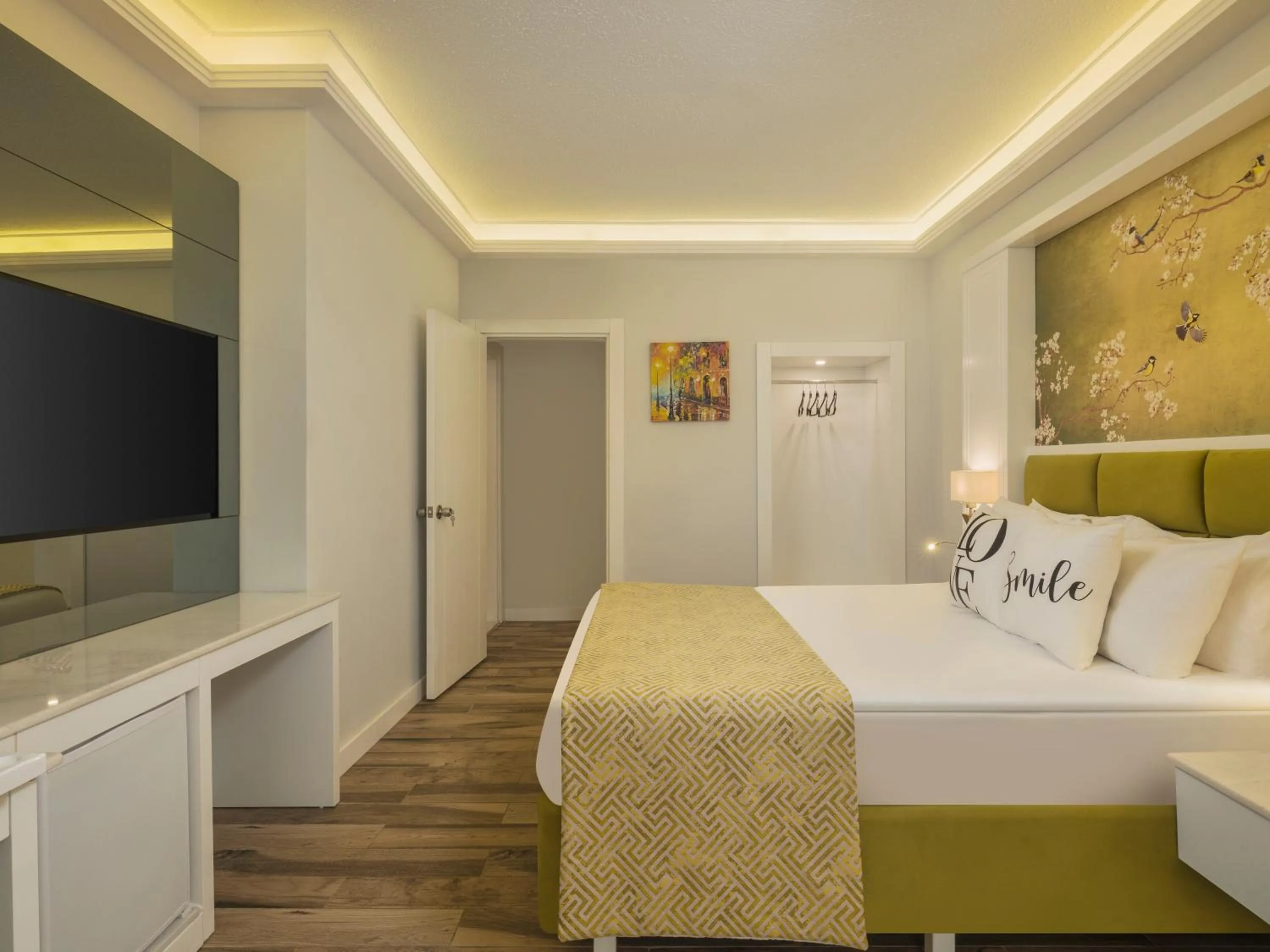 Property building, Bed in Selectum Family Comfort Side