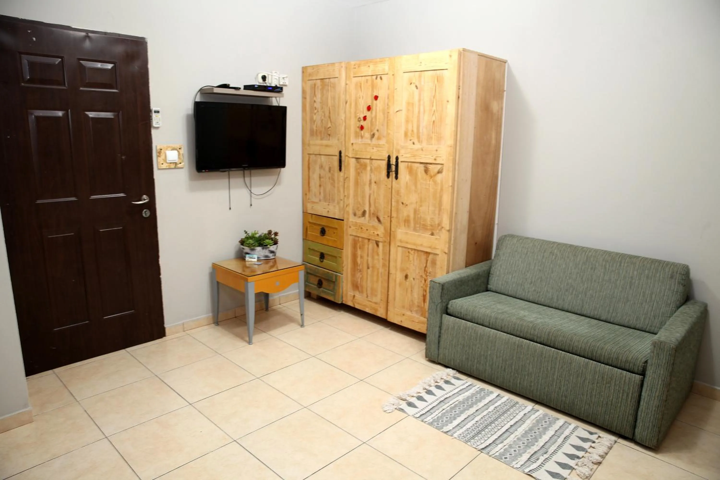 Living room in Little Prince Hostel-5 Min Walk To The Beach